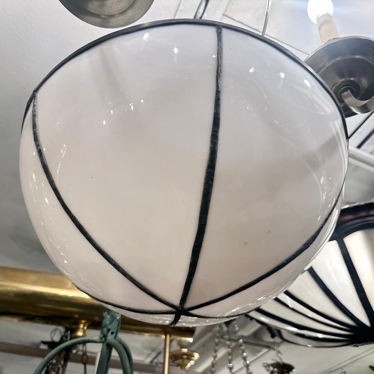 Coppia di lampade in vetro piombato, vendute singolarmente in vendita 1