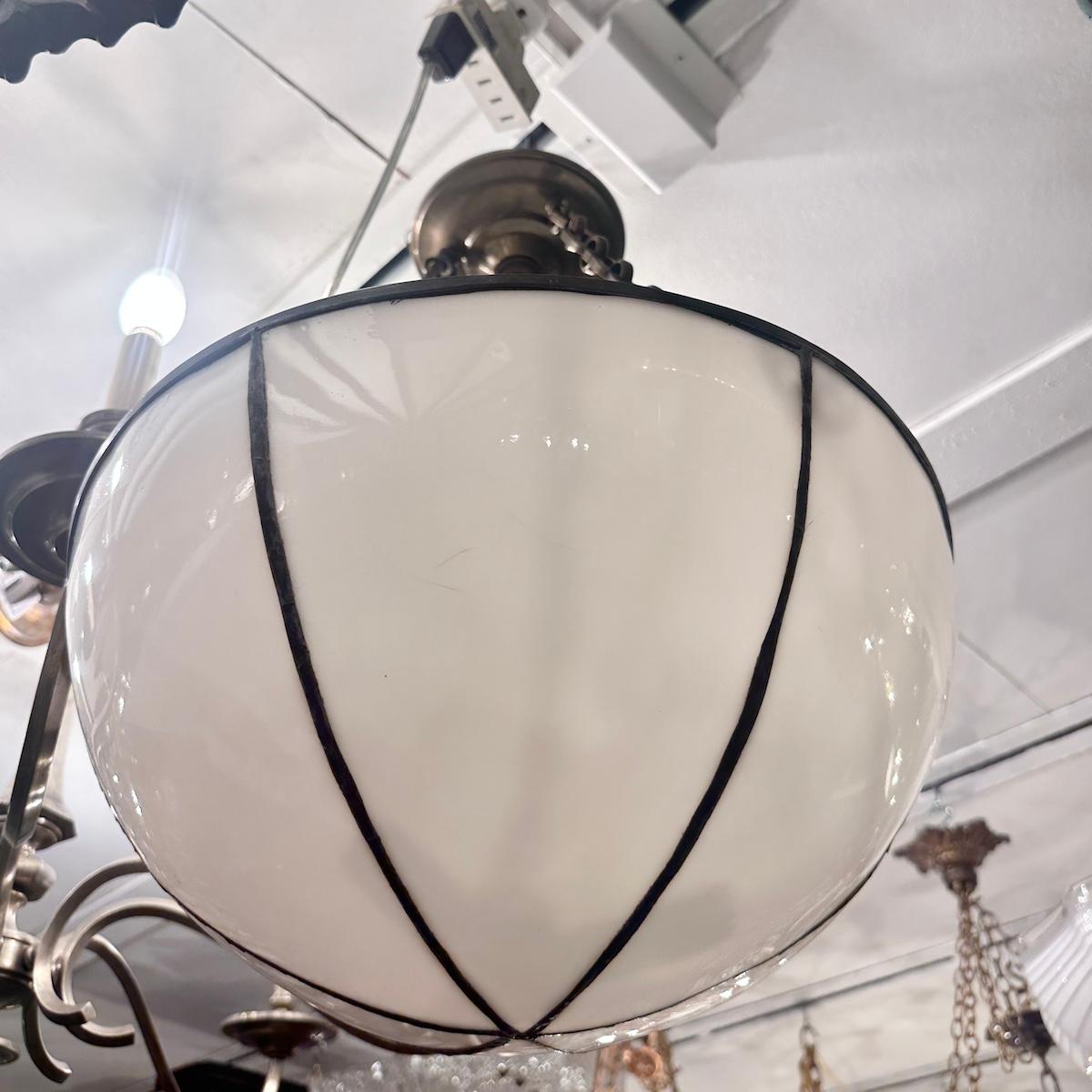 Coppia di lampade in vetro piombato, vendute singolarmente in vendita 2