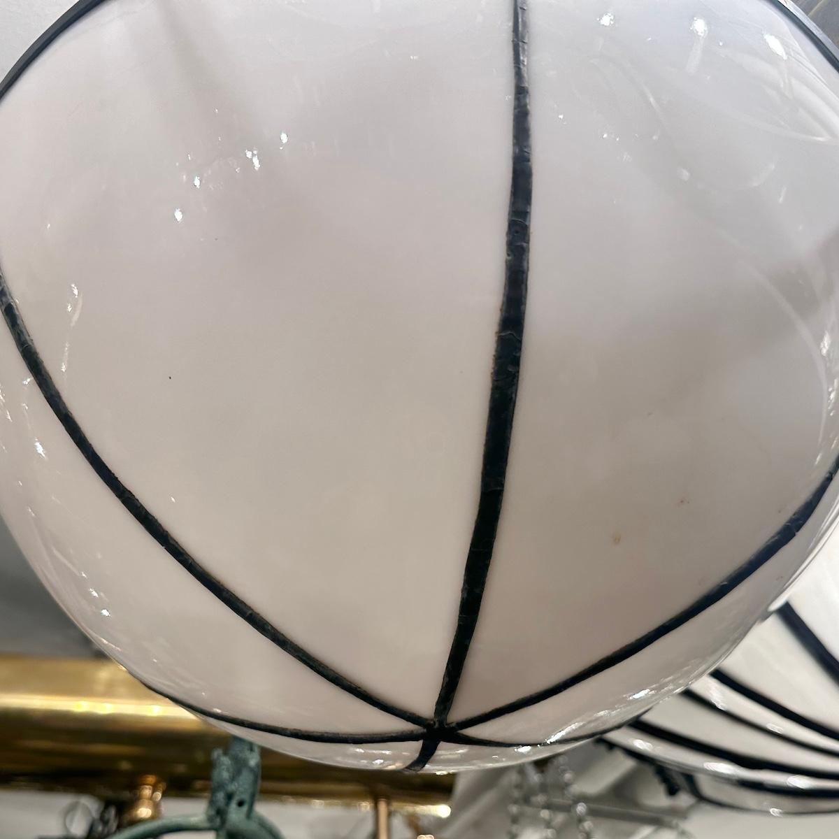 Coppia di lampade in vetro piombato, vendute singolarmente in vendita 3