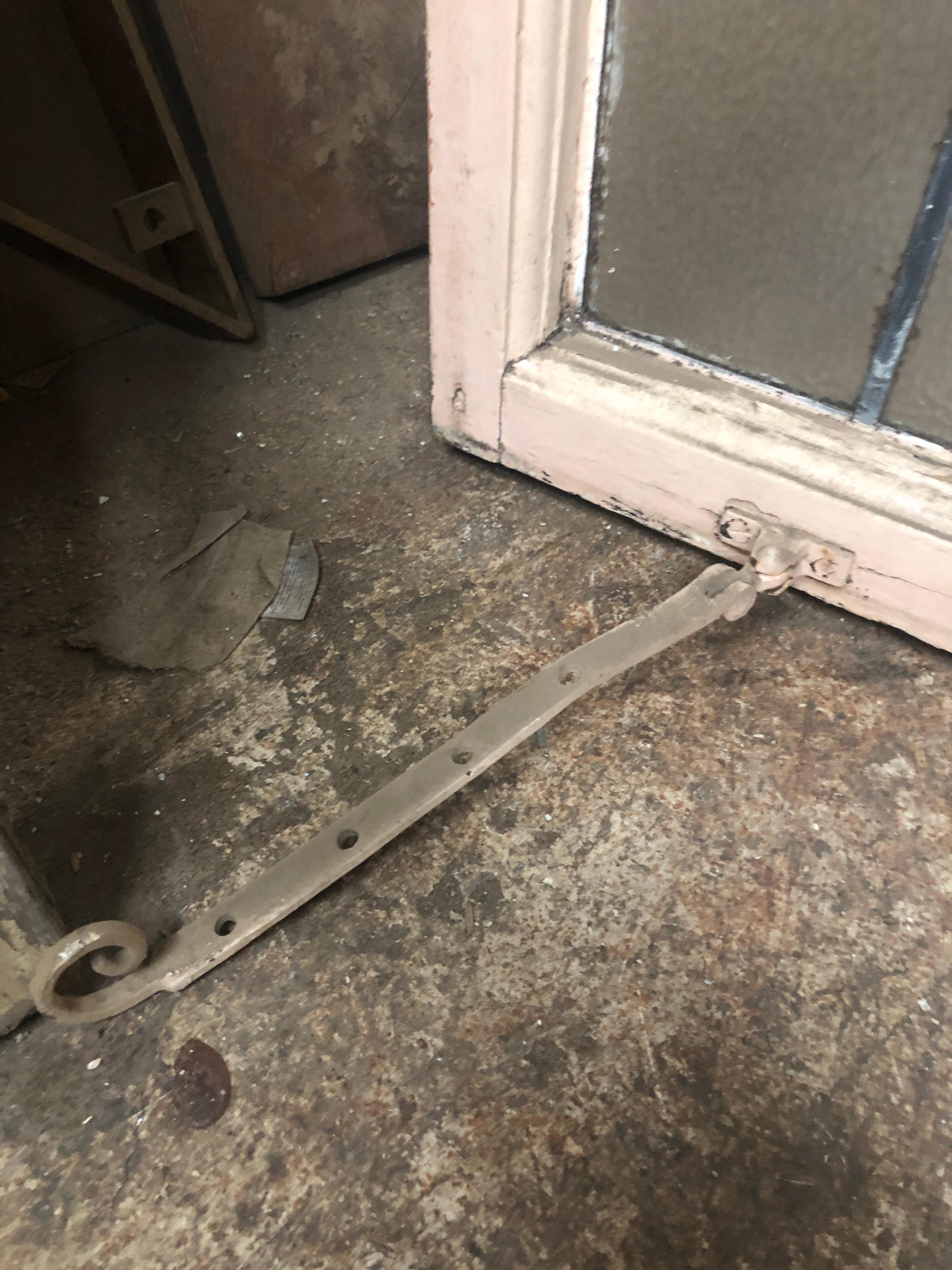 Pareja de ventanas de vidrio emplomado 22