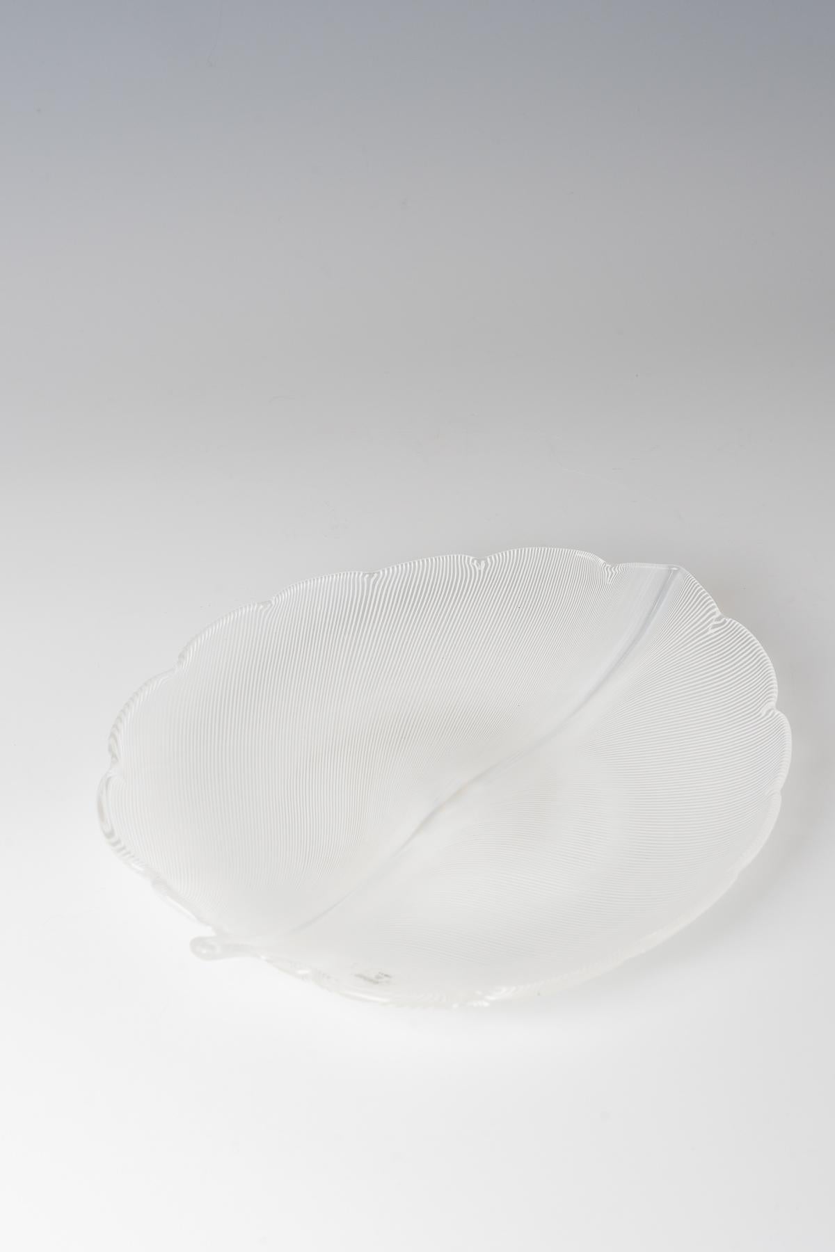 Pair of leaf dishes Venini & C., Murano, designed by Tyra Lundgren

A pair of leaf dishes Venini & C., Murano, designed by Tyra Lundgren, around 1936/38, produced in 1983.

Medium
Clear glass with thin white and pink thread inclusions.