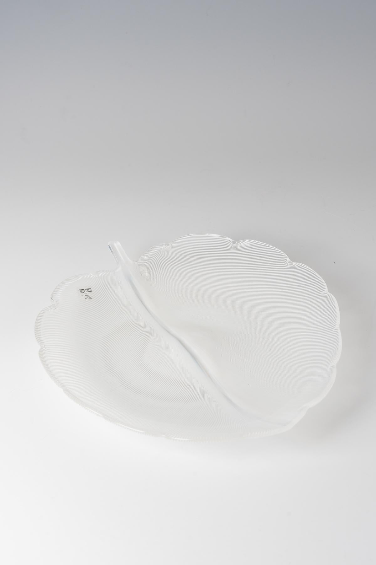 Italian Pair of leaf dishes Venini & C., Murano, designed by Tyra Lundgren For Sale