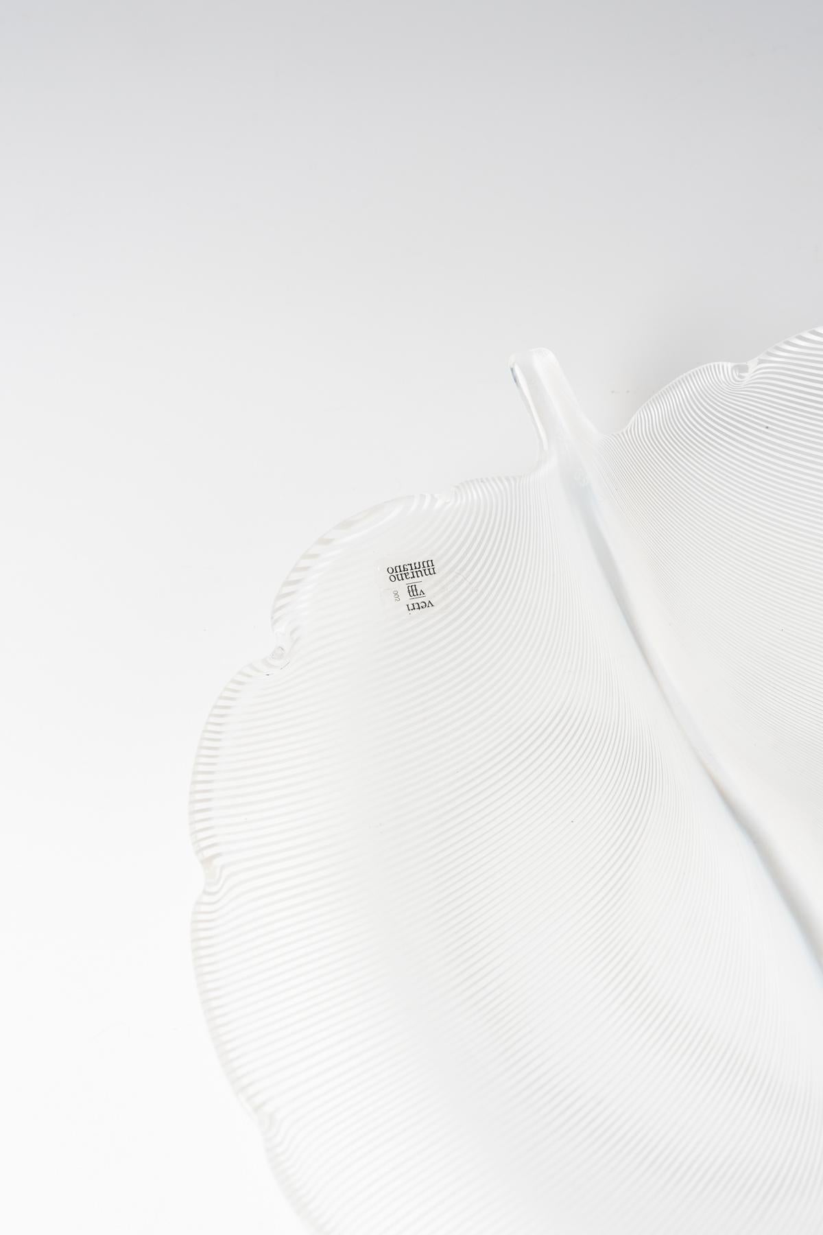 Hand-Crafted Pair of leaf dishes Venini & C., Murano, designed by Tyra Lundgren For Sale