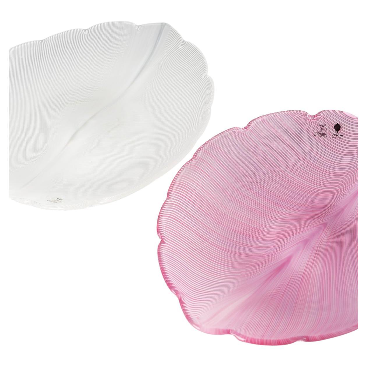 Pair of leaf dishes Venini & C., Murano, designed by Tyra Lundgren For Sale