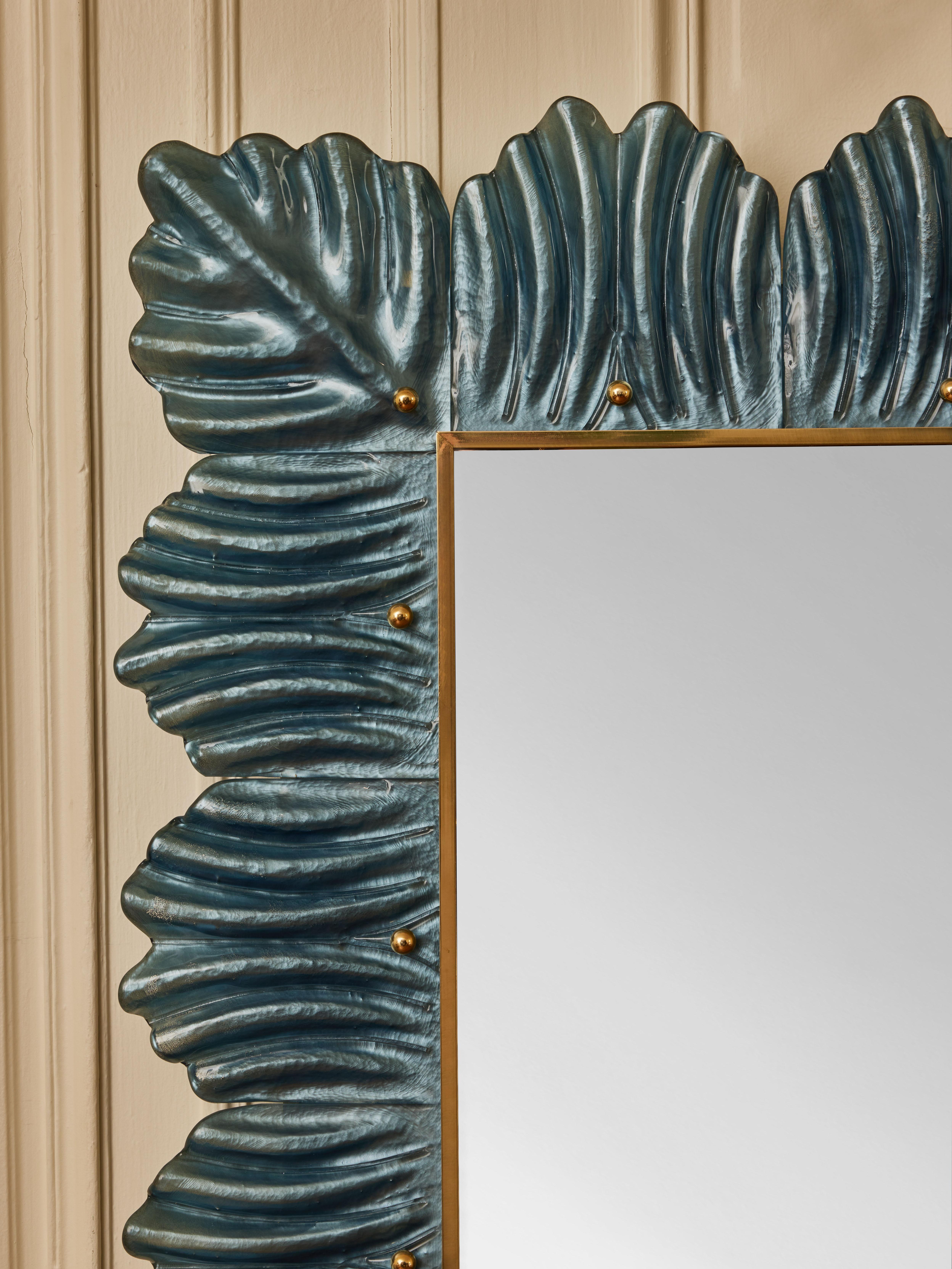 Paar „Blatt“-Spiegel aus Muranoglas von Studio Glustin (Moderne der Mitte des Jahrhunderts) im Angebot