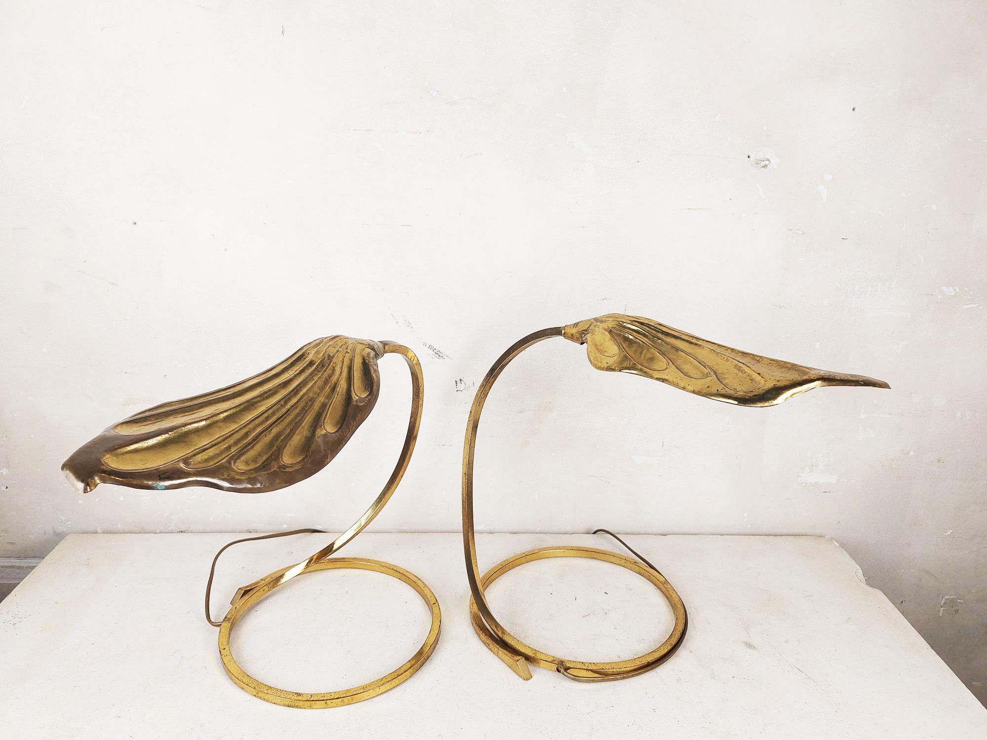 Paar blattförmige Tischlampen aus Messing von Tommaso Barbi im Angebot 2