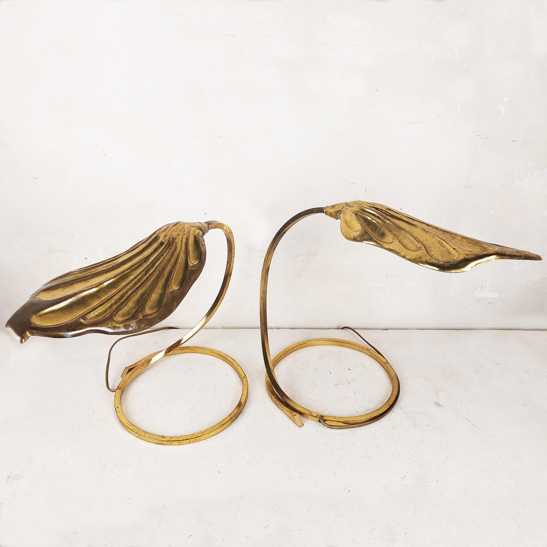 Paar blattförmige Tischlampen aus Messing von Tommaso Barbi im Angebot 3