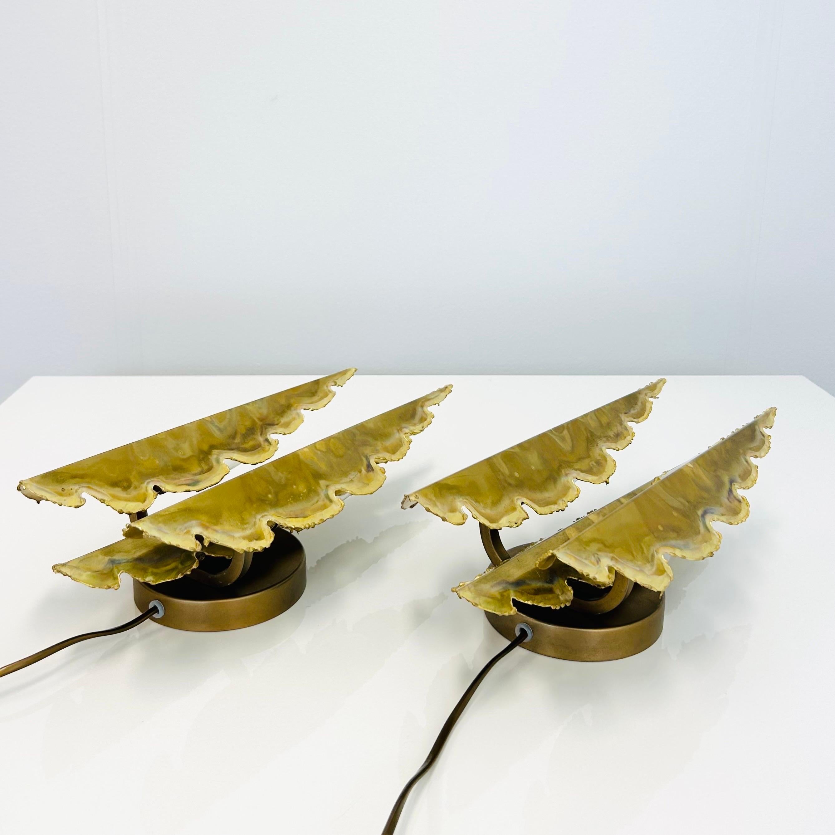 Pair of Leaf-Shaped Brass Wall Lamps by Svend Aage Holm Sorensen, 1960s, Denmark In Good Condition For Sale In Værløse, DK