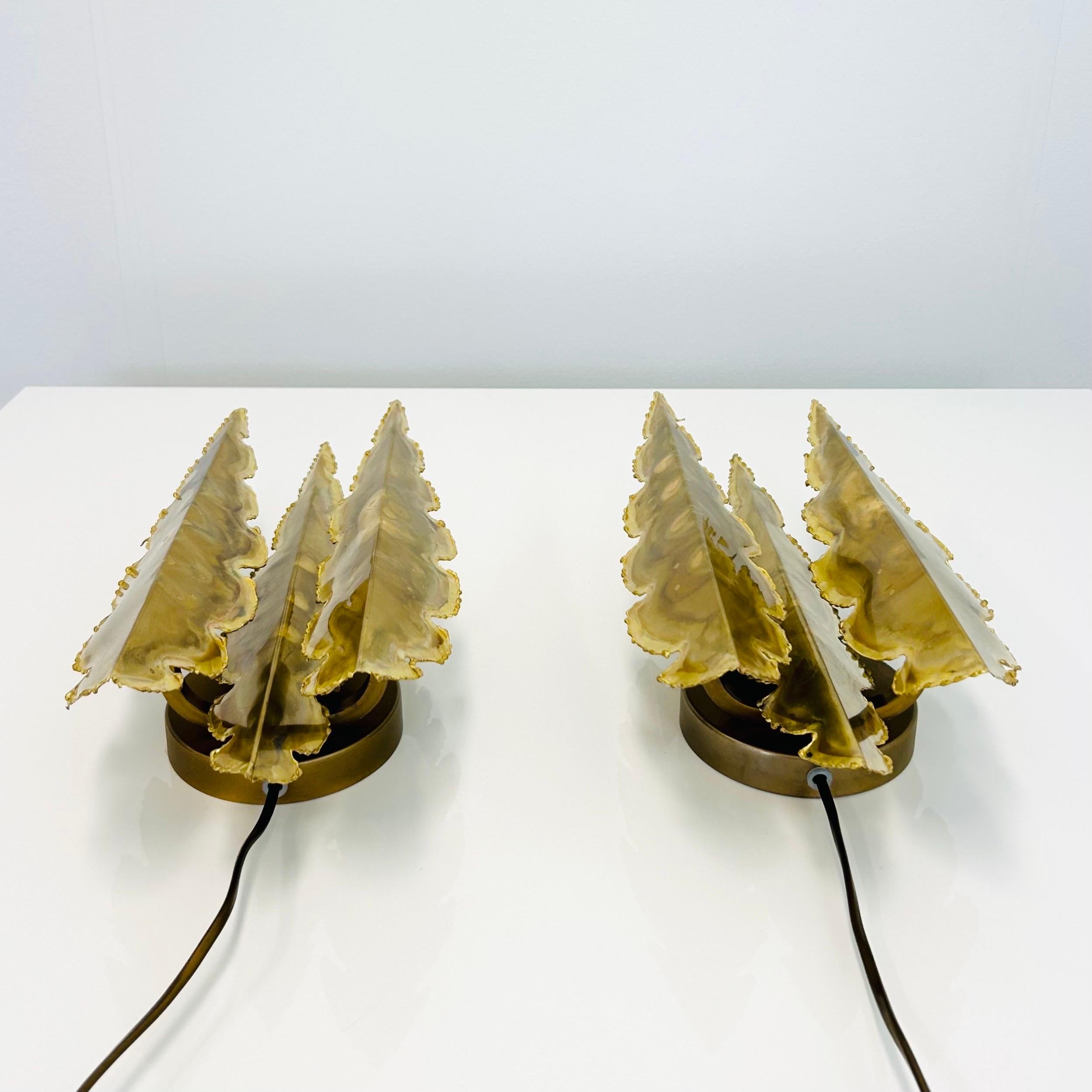 Mid-20th Century Pair of Leaf-Shaped Brass Wall Lamps by Svend Aage Holm Sorensen, 1960s, Denmark For Sale