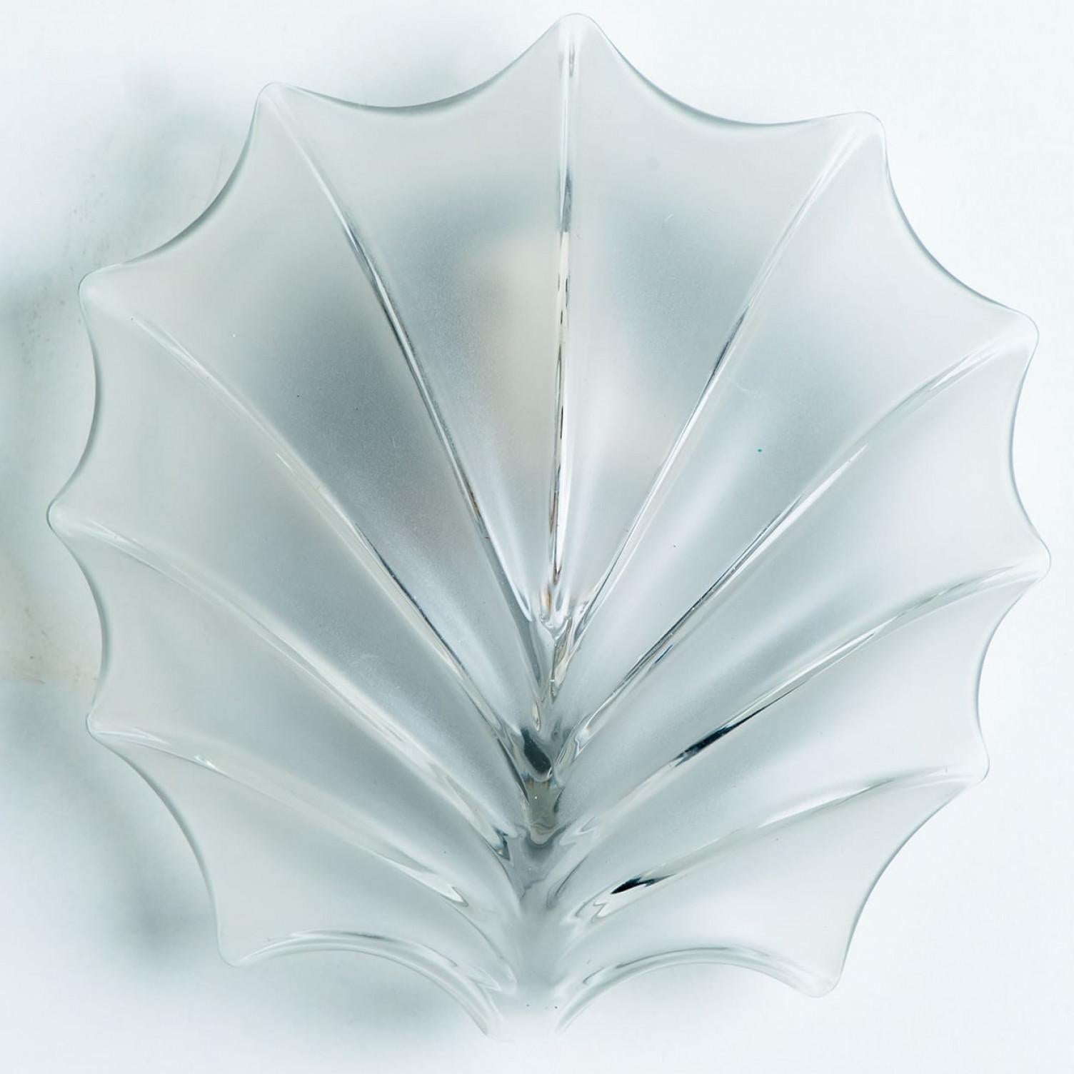 Tedesco Coppia di applique in vetro a forma di foglia, Germania 1960 in vendita