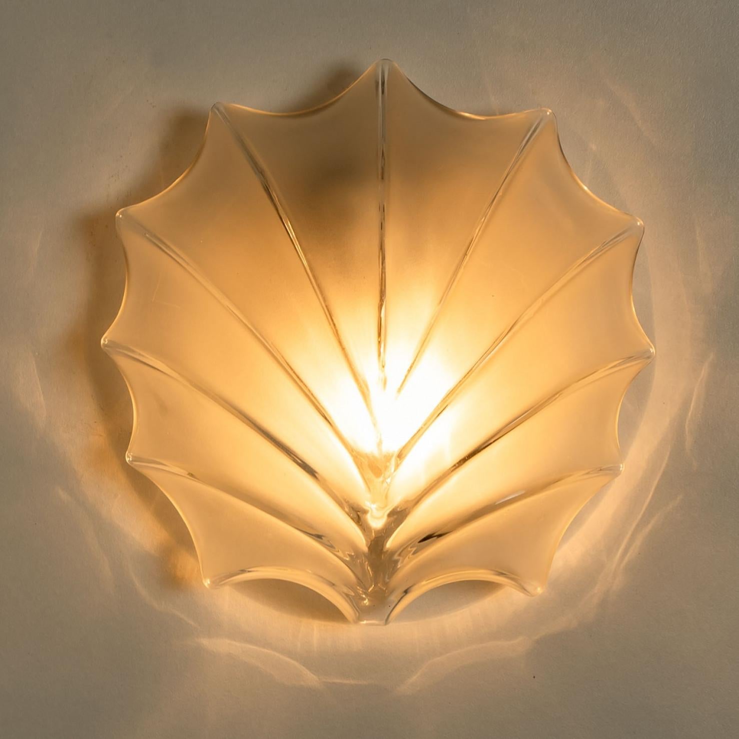 XX secolo Coppia di applique in vetro a forma di foglia, Germania 1960 in vendita