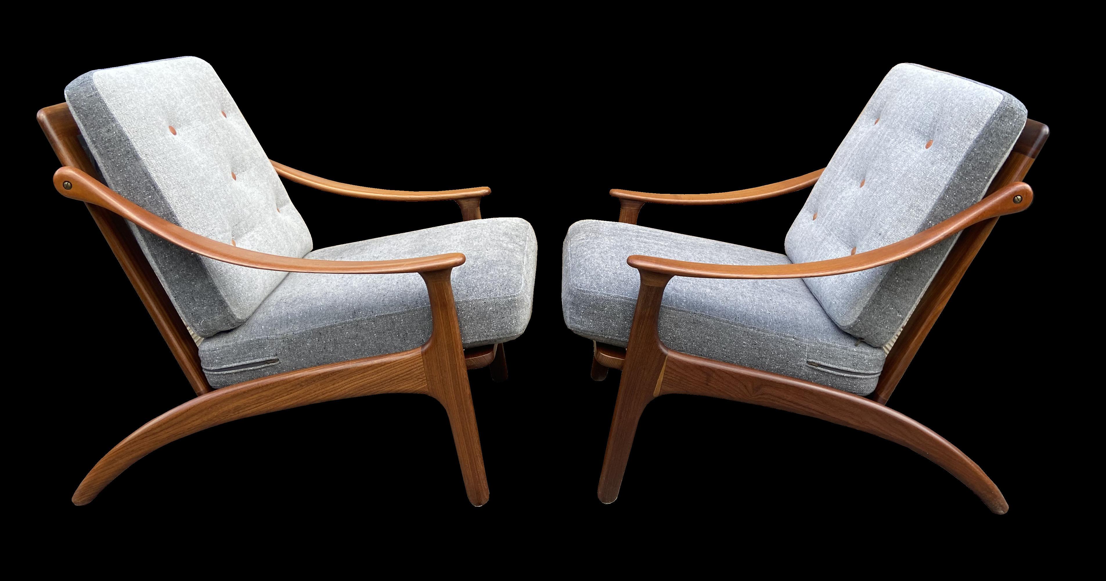 These are lovely examples of this cool design by Arne Hovmand Olsen and produced by P.Mikkelsen in Denmark 1957.
Made of solid teak and upholstered in grey wool.