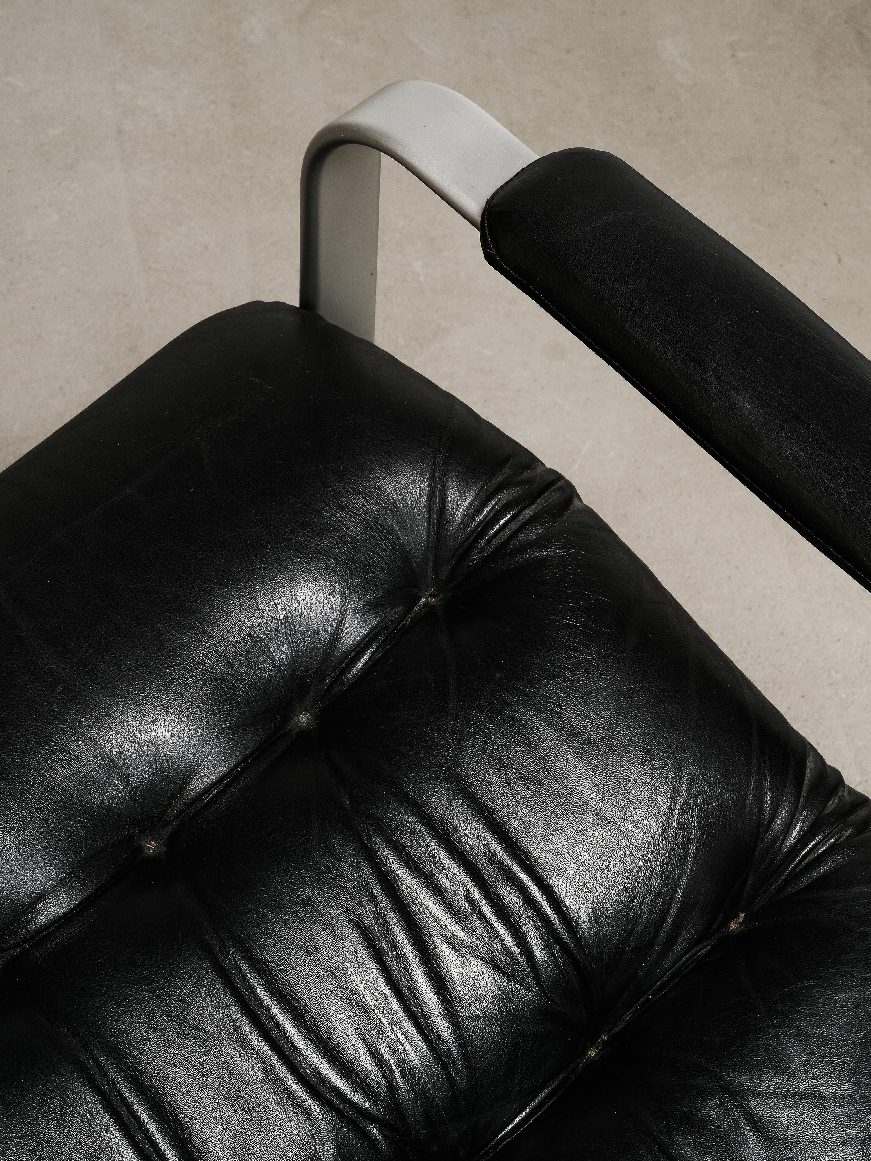 Paire de chaises longues en cuir et aluminium, Suède, années 1970 en vente 10