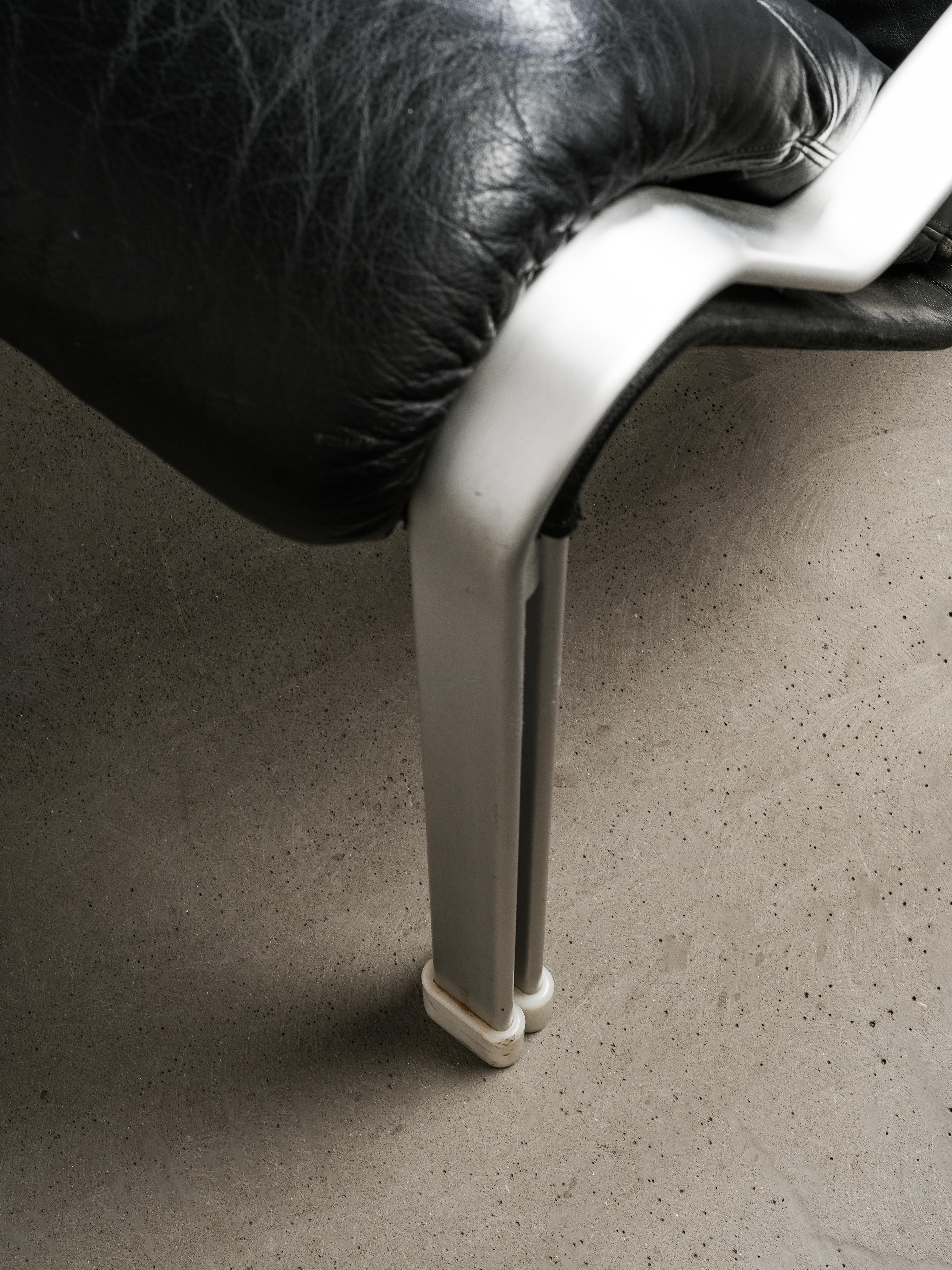 Paire de chaises longues en cuir et aluminium, Suède, années 1970 en vente 2