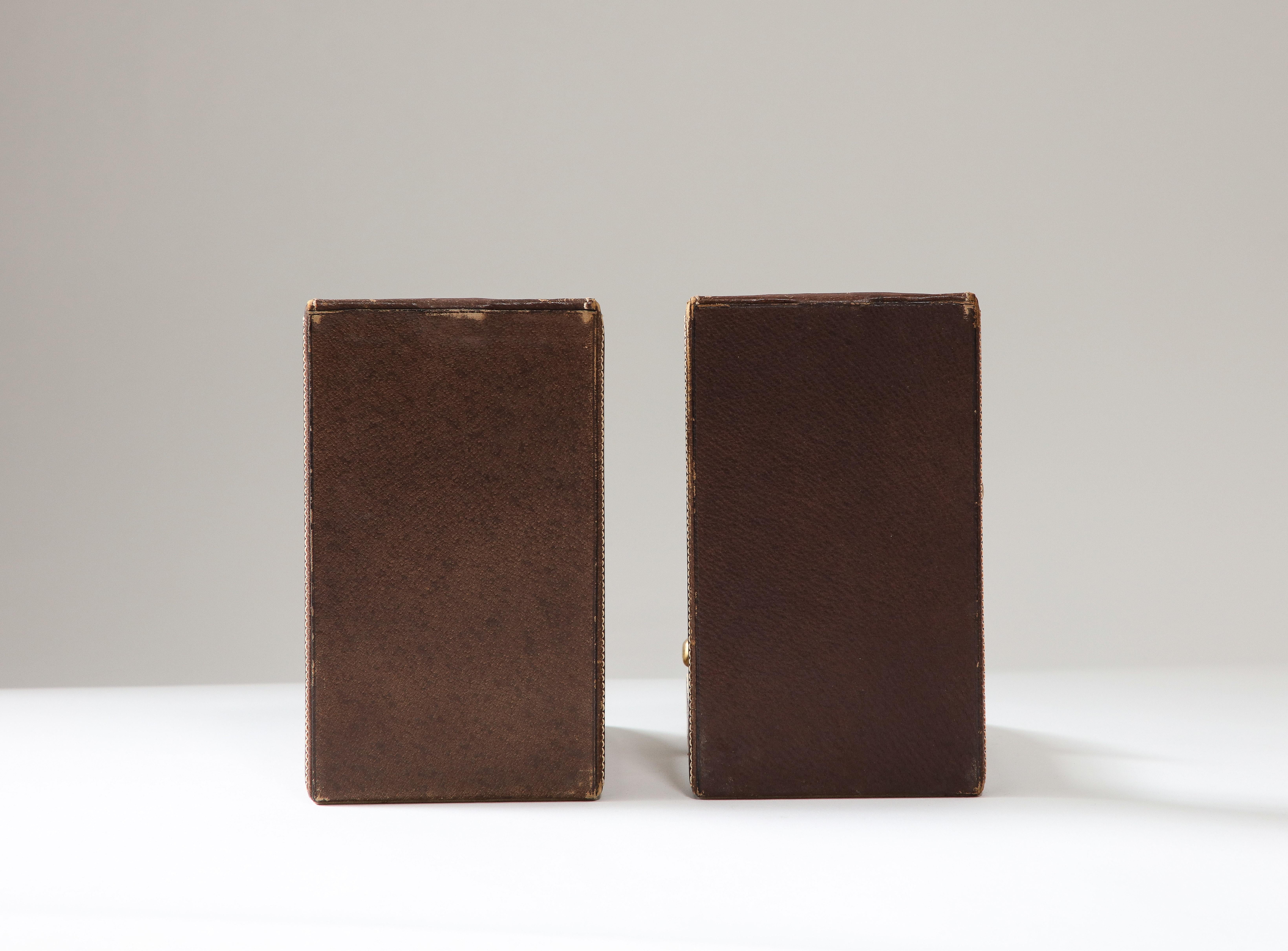 Pair of Leather and Brass Bookends, Gucci, Italy, c. 1970 In Good Condition For Sale In New York City, NY