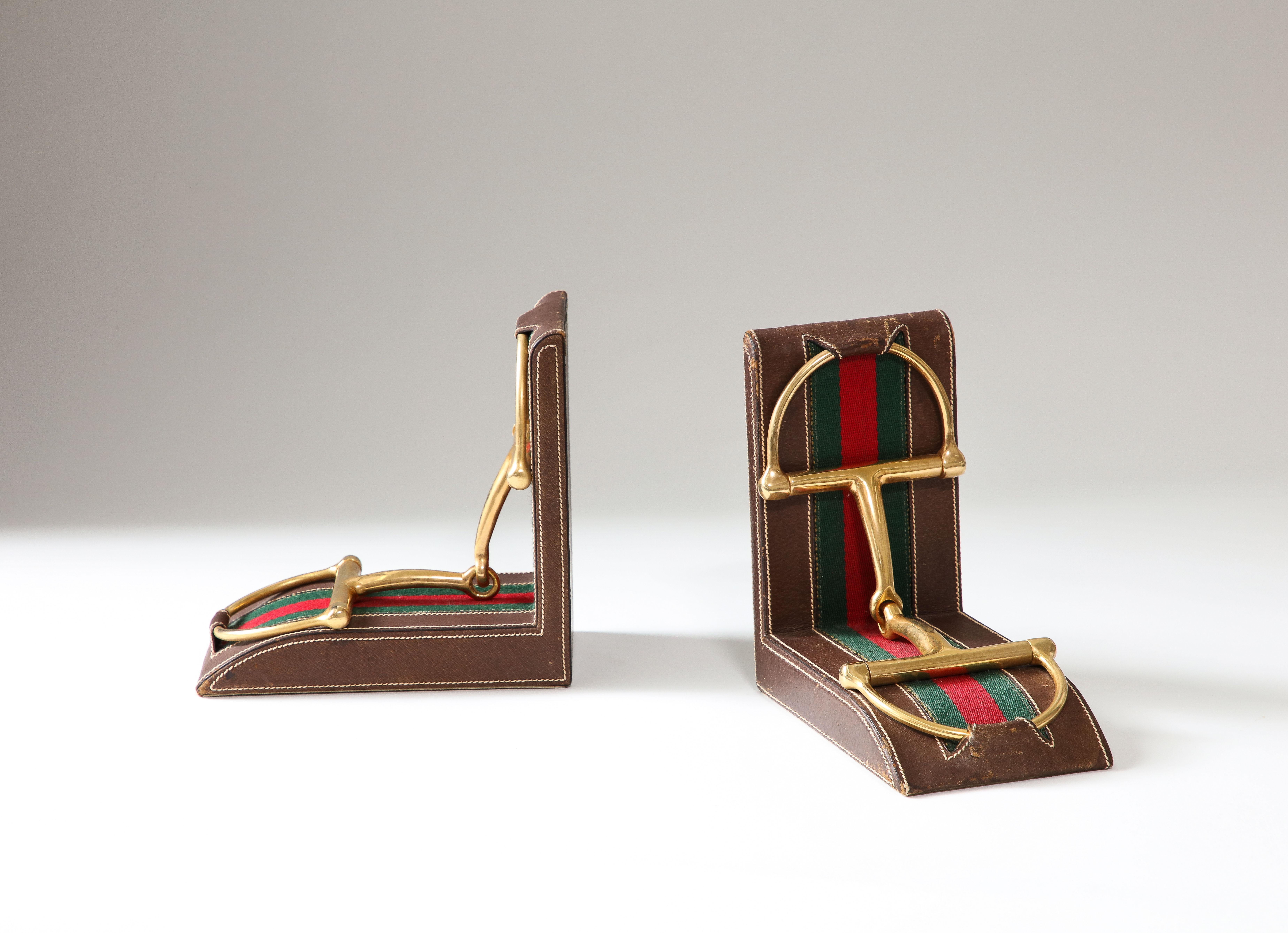 Fin du 20e siècle Paire de serre-livres en cuir et laiton, Gucci, Italie, vers 1970 en vente