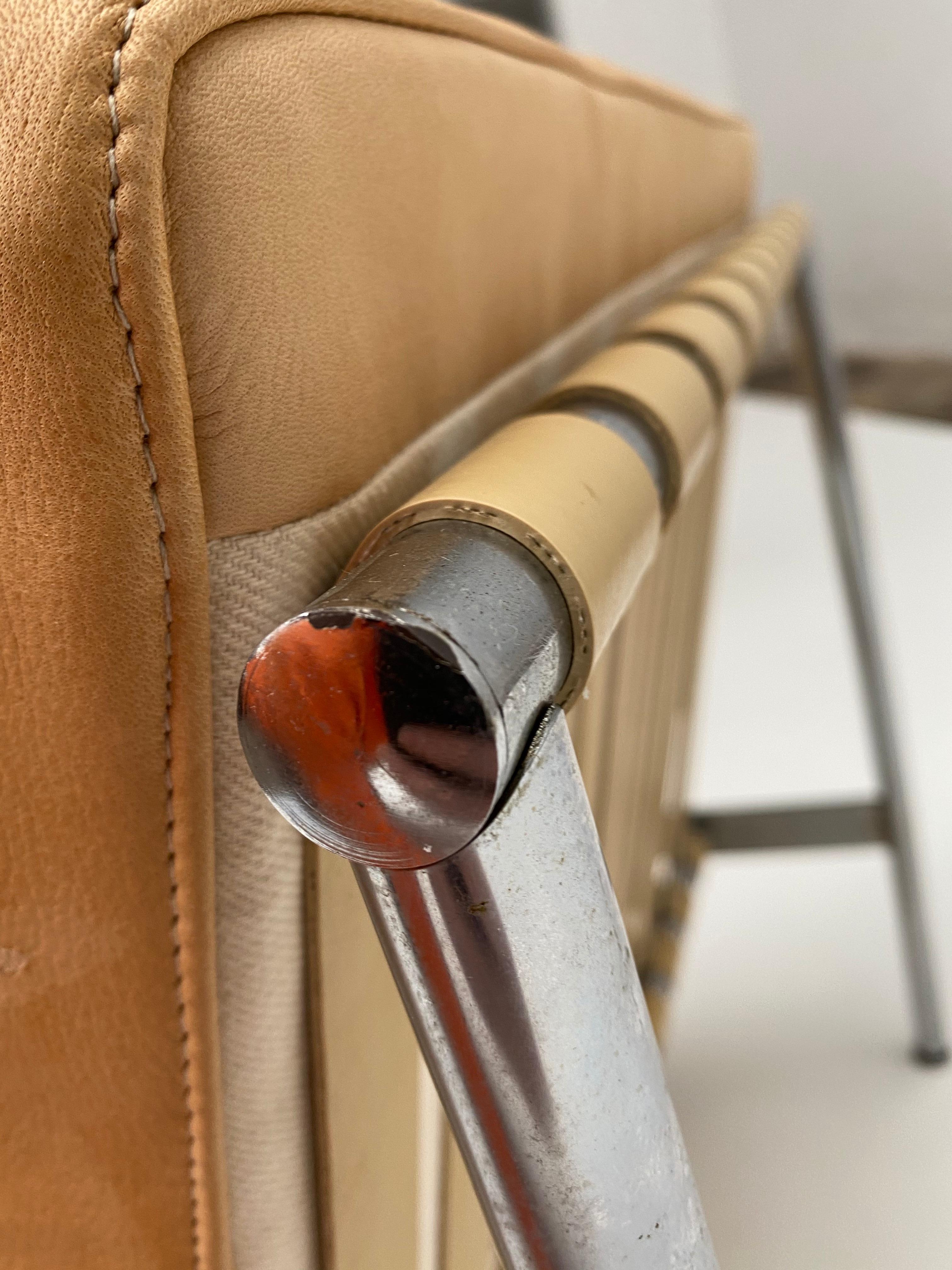 Paire de chaises longues en cuir et chrome dans le style de Florence Knoll, années 1960 en vente 5