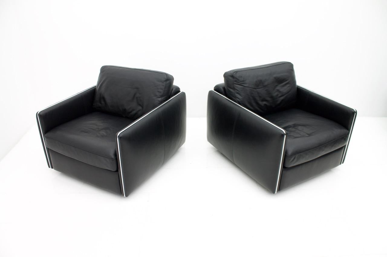 Italian Pair of Leather and Chrome Lounge Chairs, Italy, 1970s For Sale