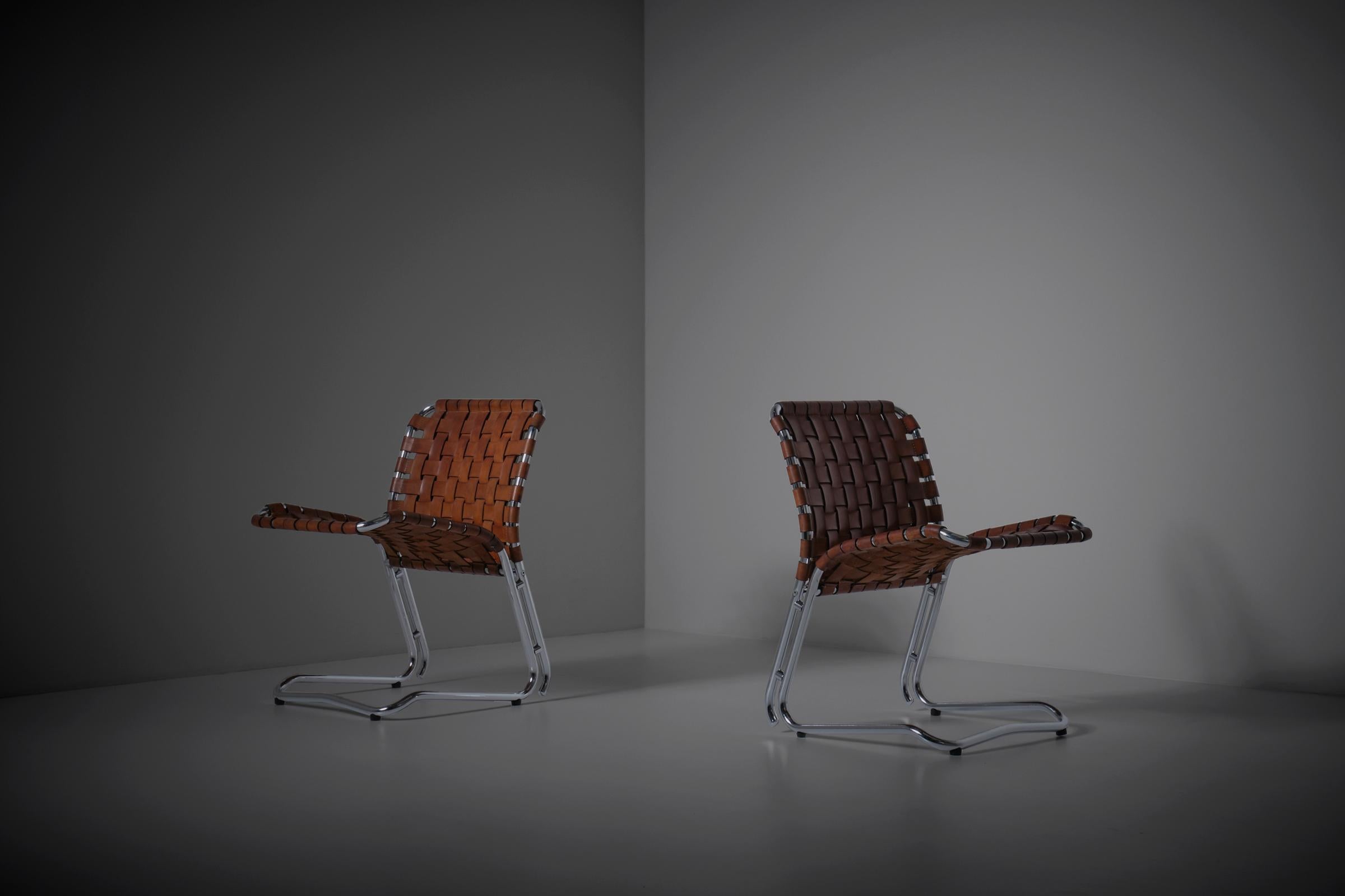 Pareja de sillas laterales de cuero y cromo, Italia Años 60 Moderno de mediados de siglo en venta