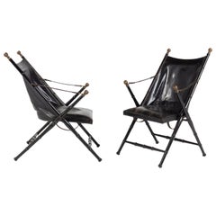 Coppia di sedie pieghevoli in pelle e legno di pero ebanizzato della Maison Jansen