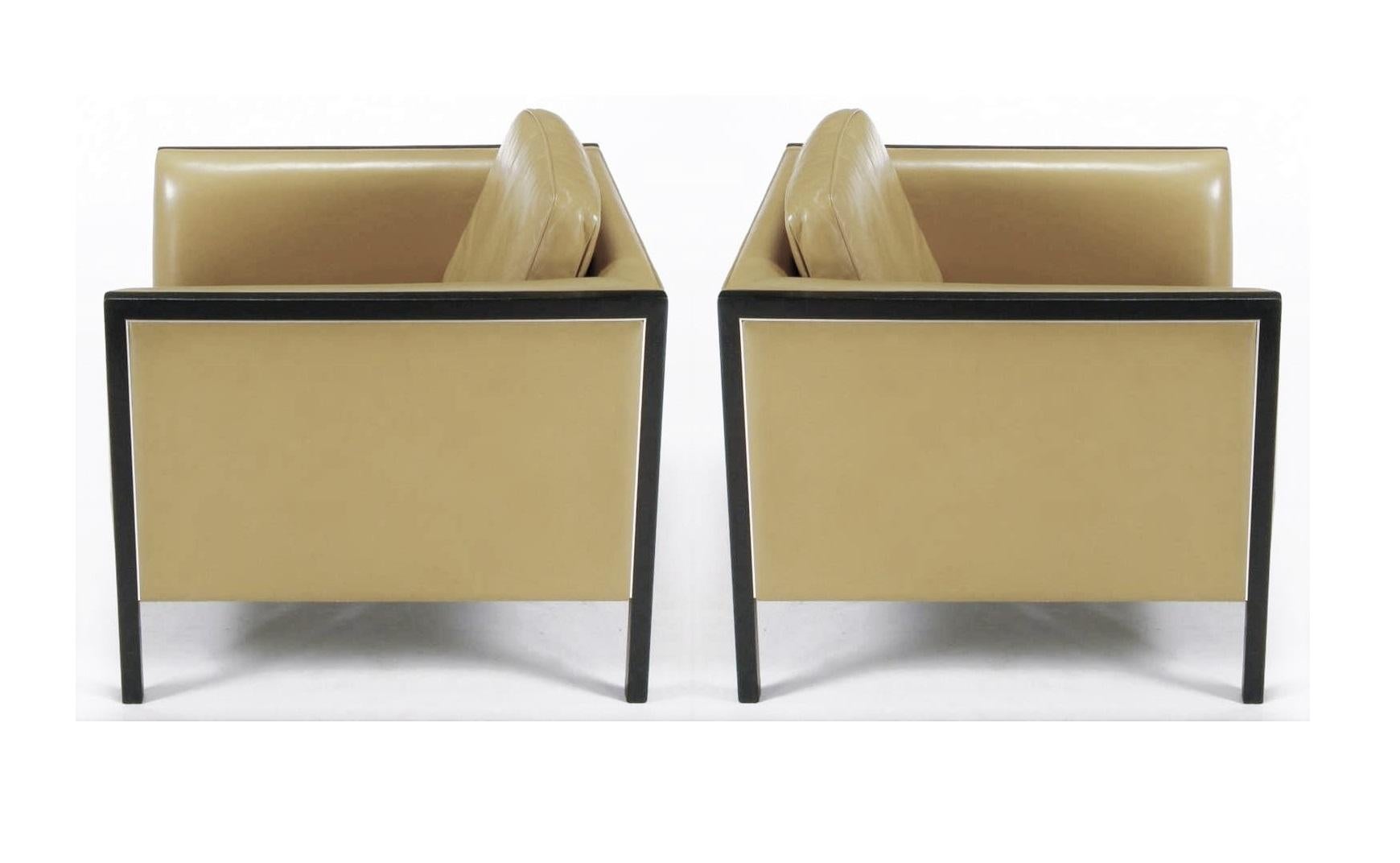 Mid-Century Modern Pair of Leather and Ebonized Wood Club /Lounge Chairs