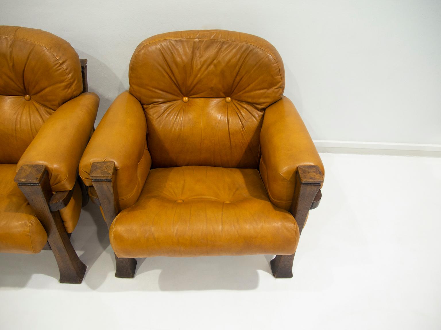 Pair of Leather and Hardwood Armchairs Attributed to Percival Lafer In Good Condition In Madrid, ES