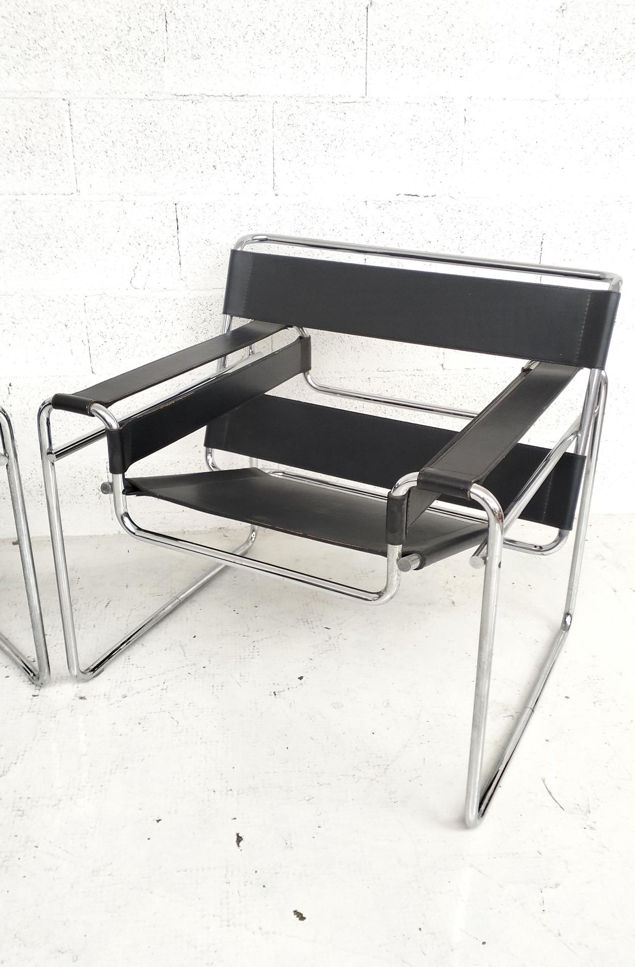Pair of leather and metal Wassily armchairs by M. Breuer for Gavina  60's, 70's 5