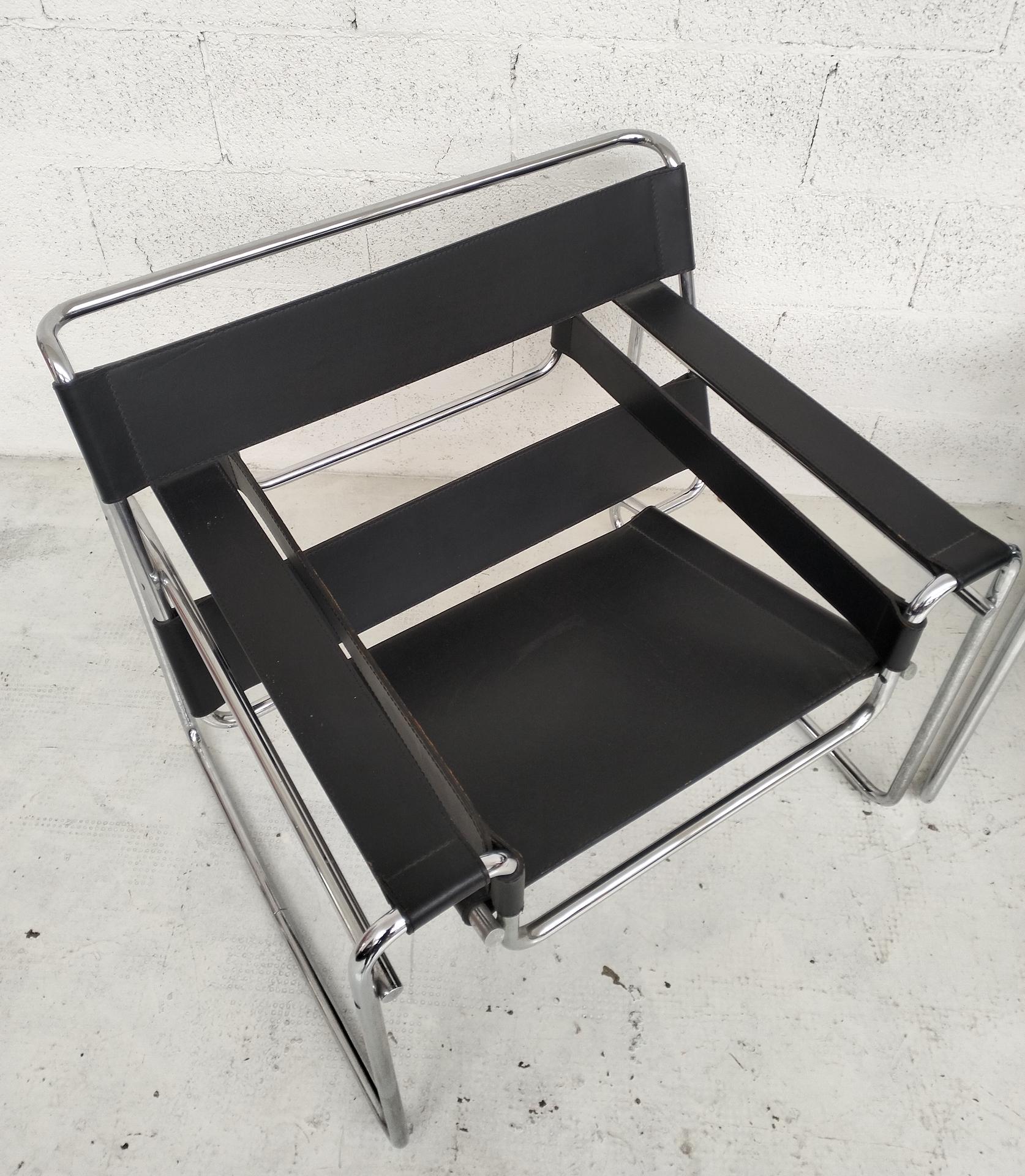 Pair of leather and metal Wassily armchairs by M. Breuer for Gavina  60's, 70's 6