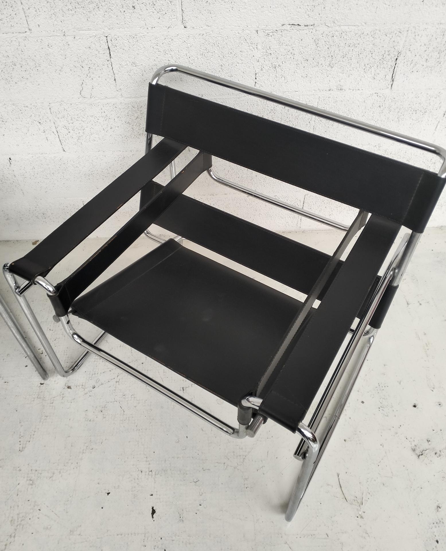Pair of leather and metal Wassily armchairs by M. Breuer for Gavina  60's, 70's 7