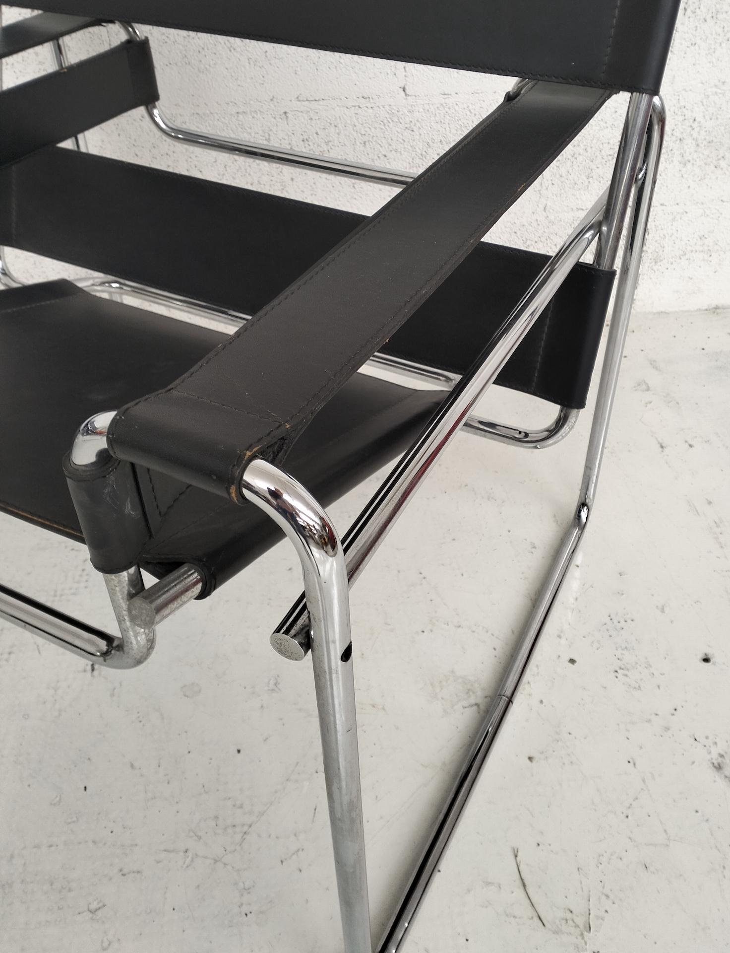 Pair of leather and metal Wassily armchairs by M. Breuer for Gavina  60's, 70's 9