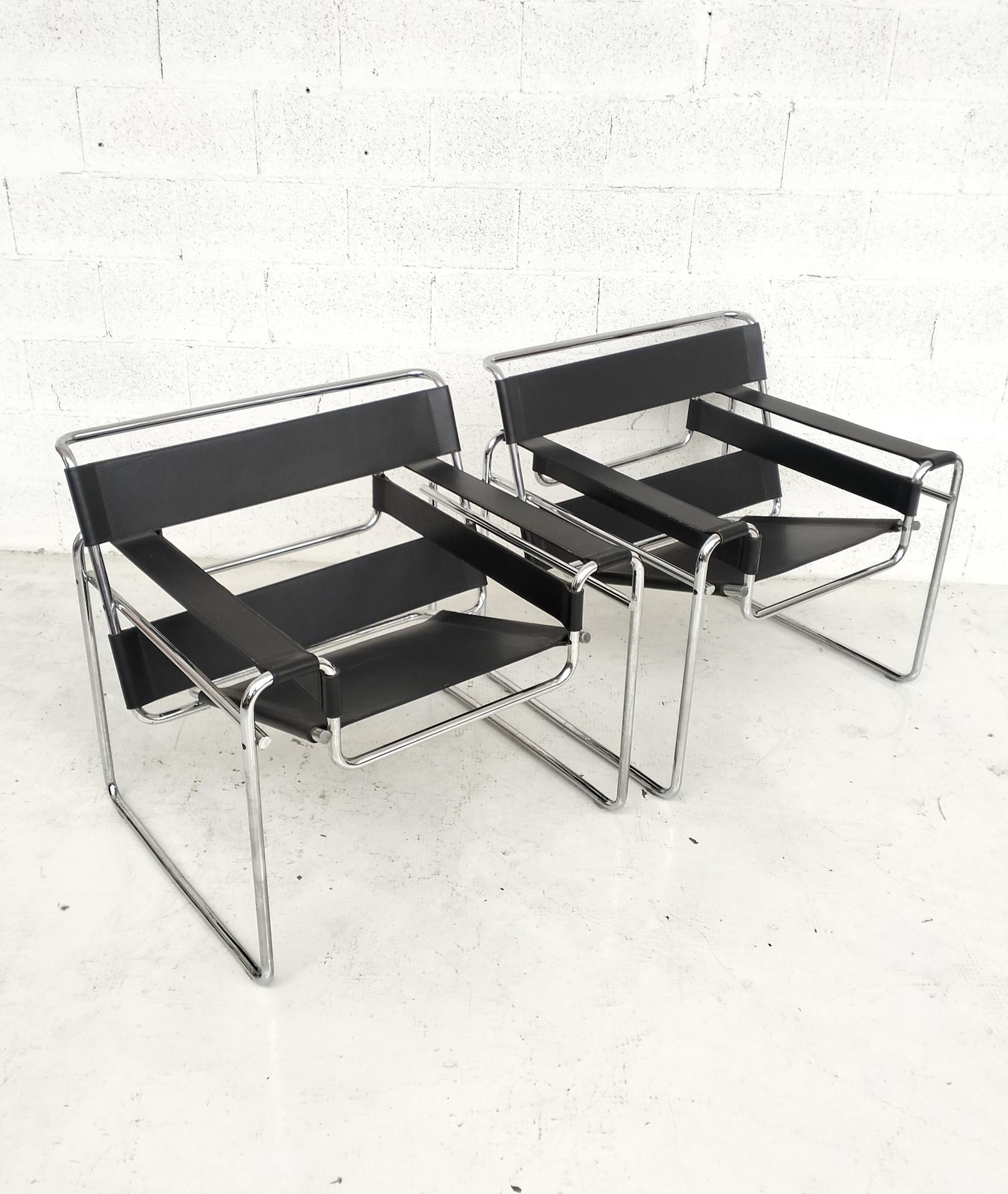 Mid-Century Modern Pair of leather and metal Wassily armchairs by M. Breuer for Gavina  60's, 70's