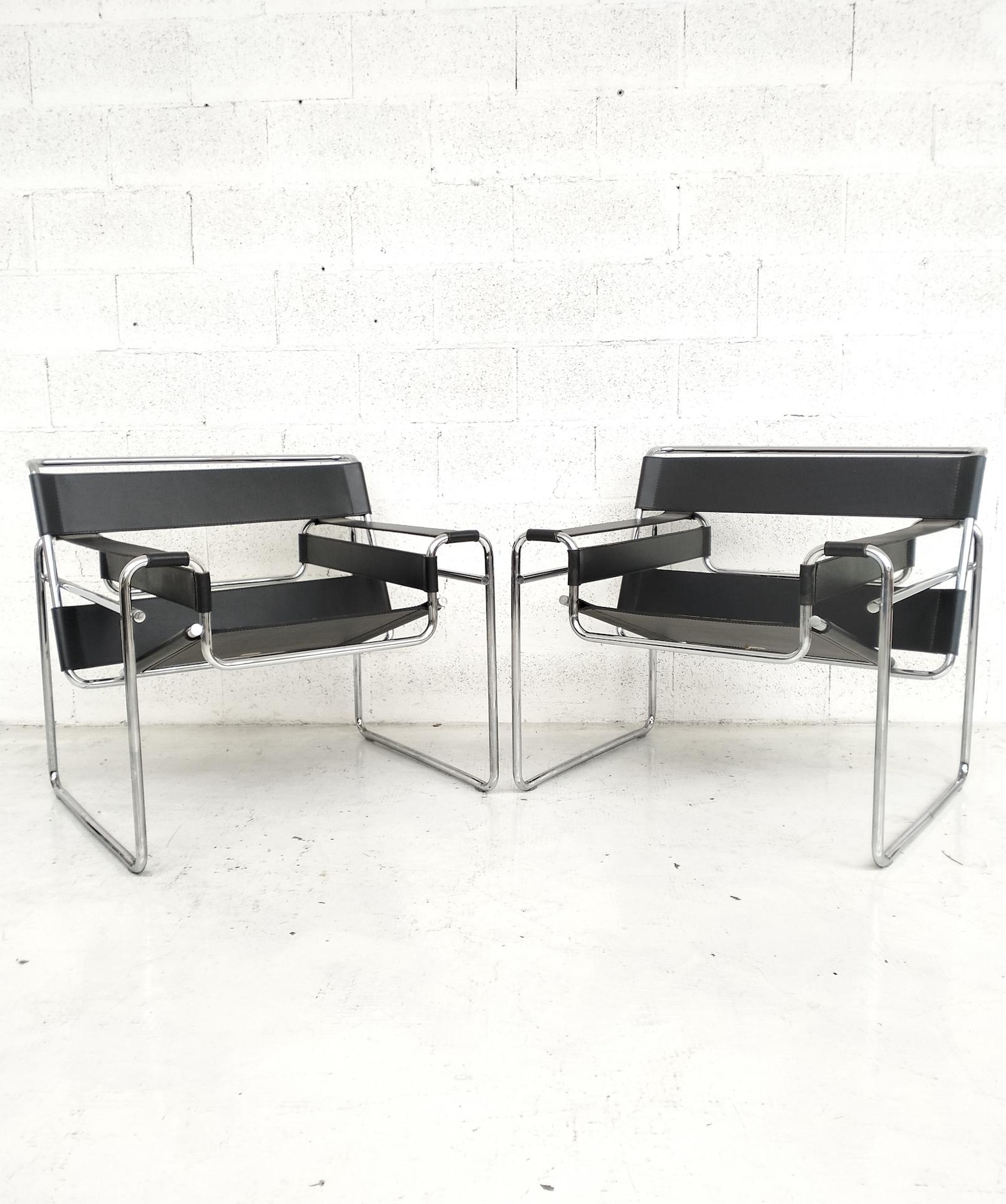 Italian Pair of leather and metal Wassily armchairs by M. Breuer for Gavina  60's, 70's