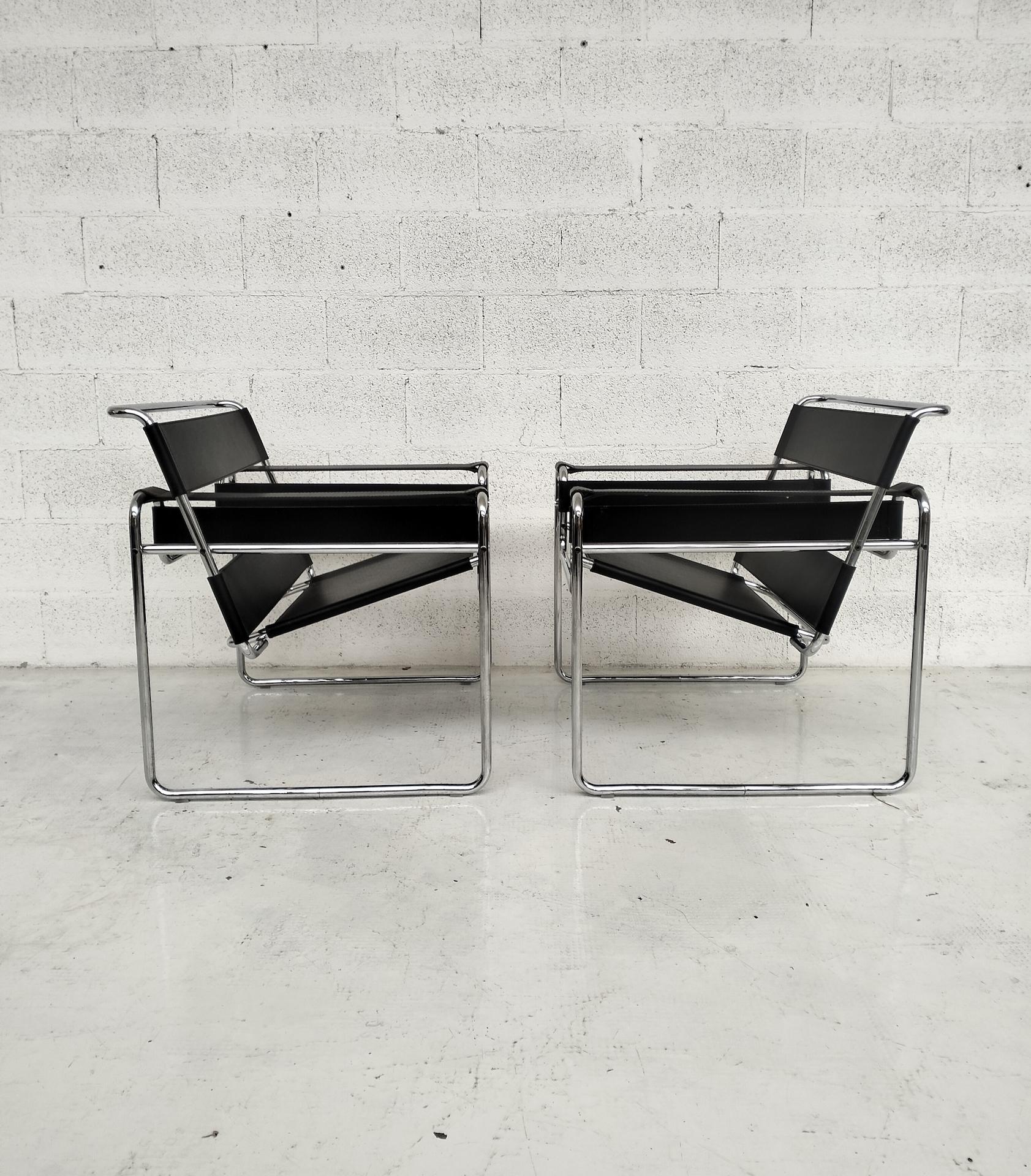 Mid-20th Century Pair of leather and metal Wassily armchairs by M. Breuer for Gavina  60's, 70's
