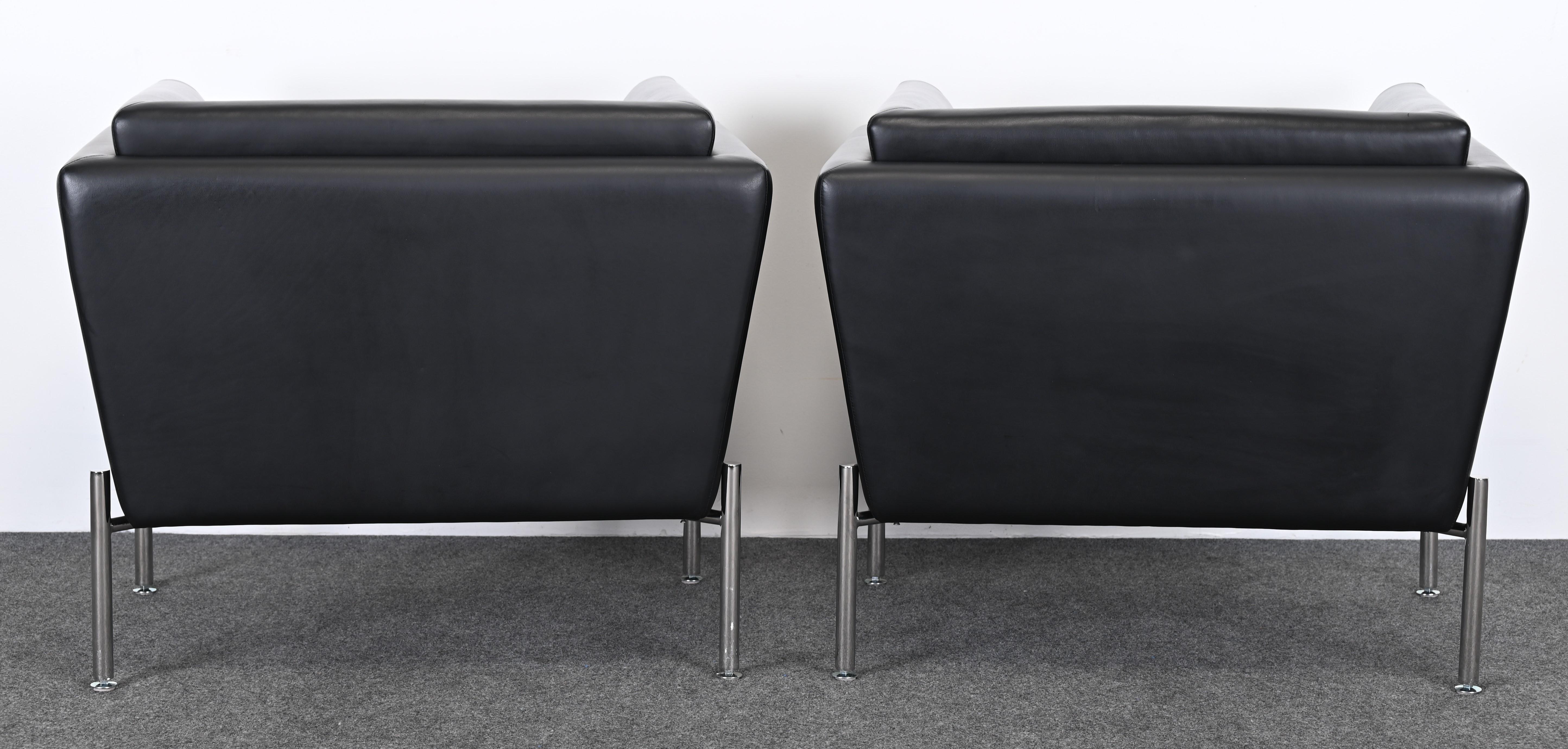 Pair of Leather and Stainless Steel Lounge Chairs by Brueton, 20th Century For Sale 9