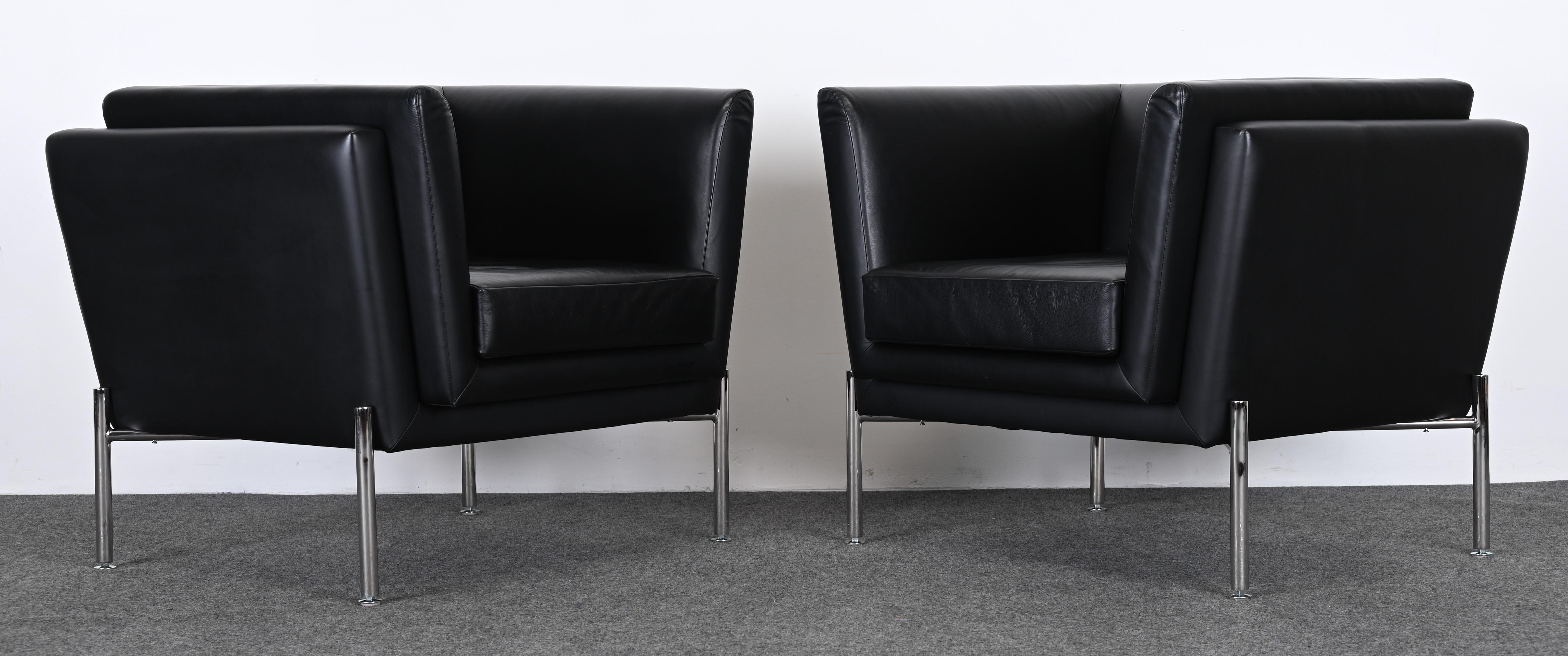 Pair of Leather and Stainless Steel Lounge Chairs by Brueton, 20th Century In Good Condition For Sale In Hamburg, PA