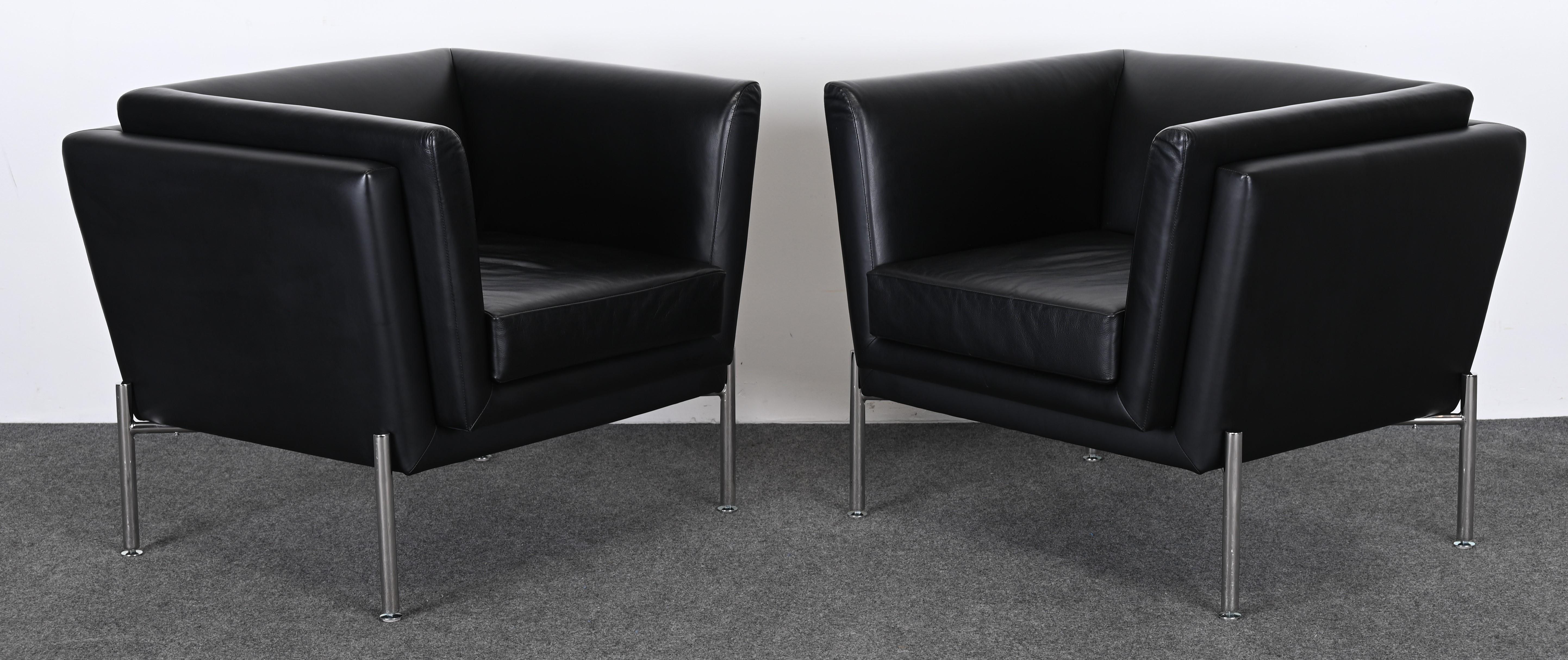 Pair of Leather and Stainless Steel Lounge Chairs by Brueton, 20th Century For Sale 1