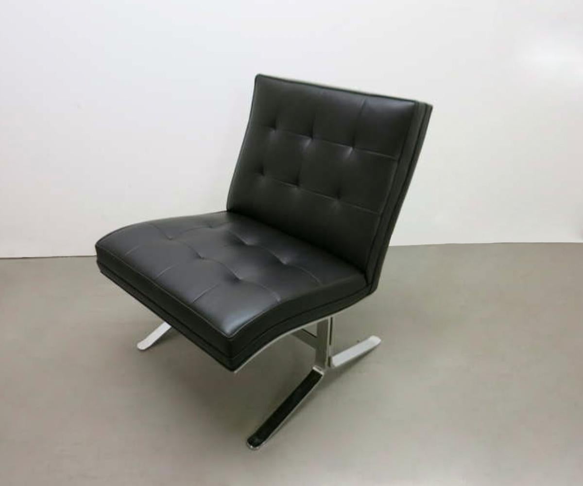 Pair of Leather and Steel Lounge Chairs by Mobilier International, France 1970s For Sale 1