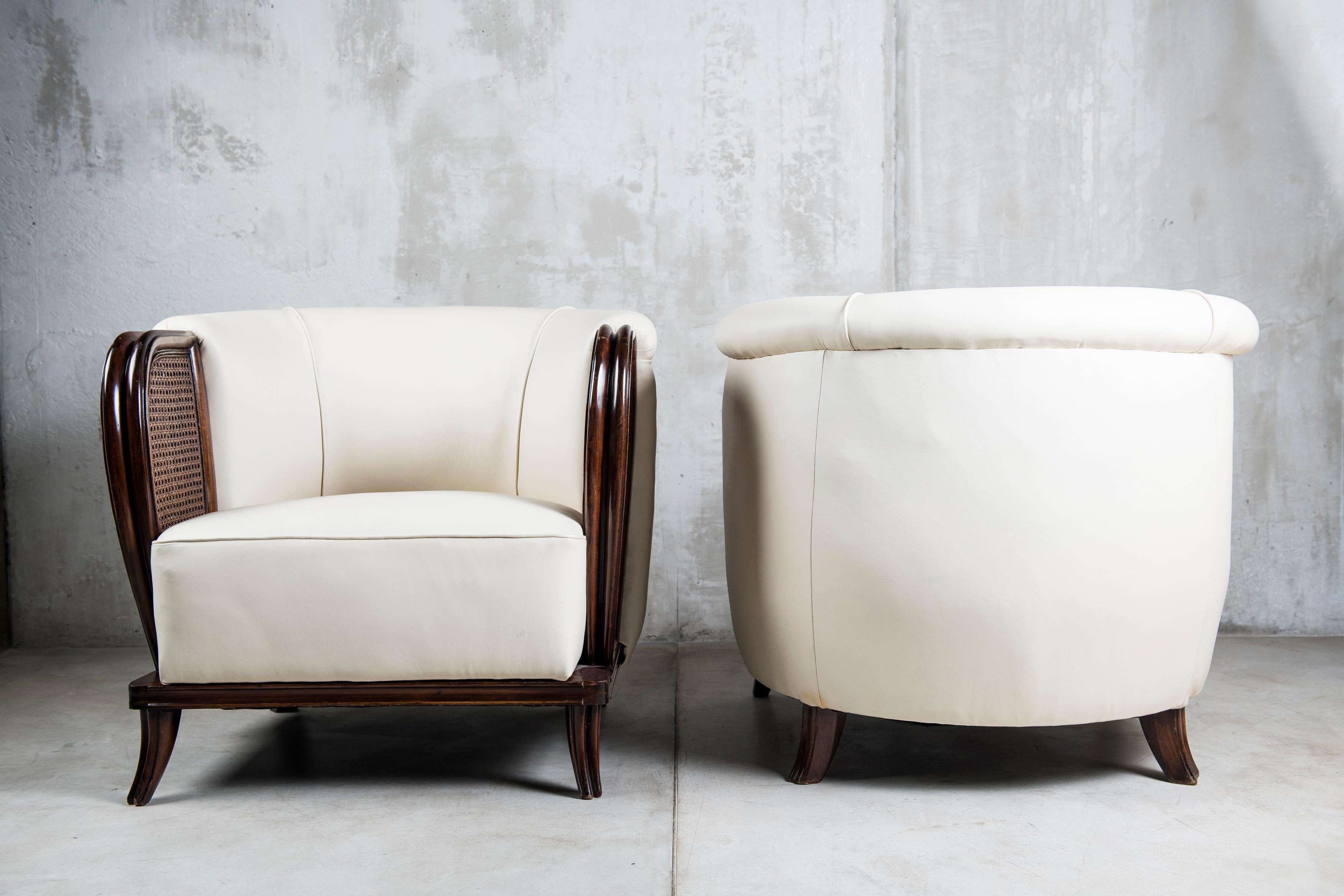 Mid-Century Modern Pair of Leather and Wood Armchairs by Englander and Bonta, Argentina, 1940
