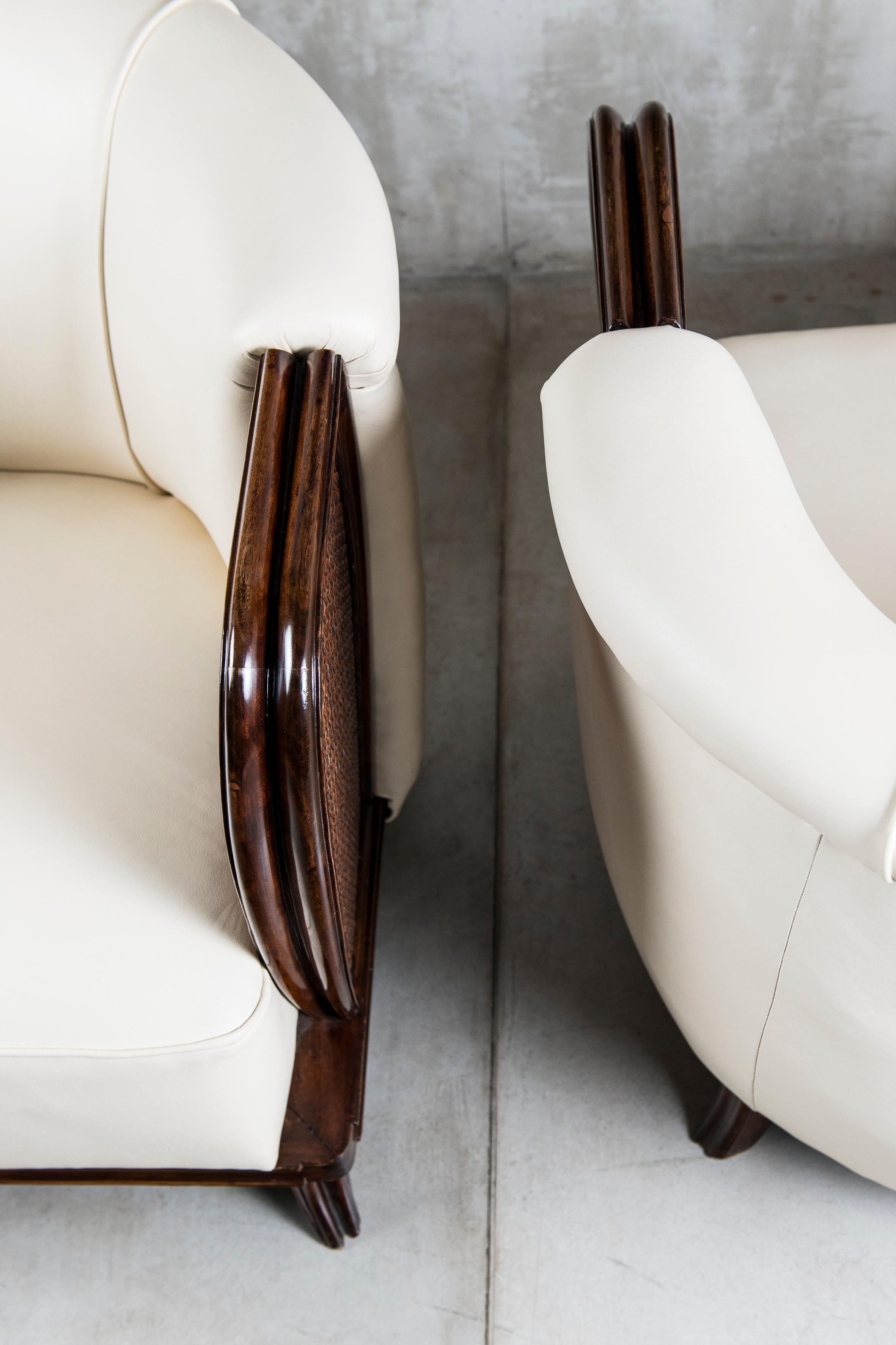 Mid-20th Century Pair of Leather and Wood Armchairs by Englander and Bonta, Argentina, 1940