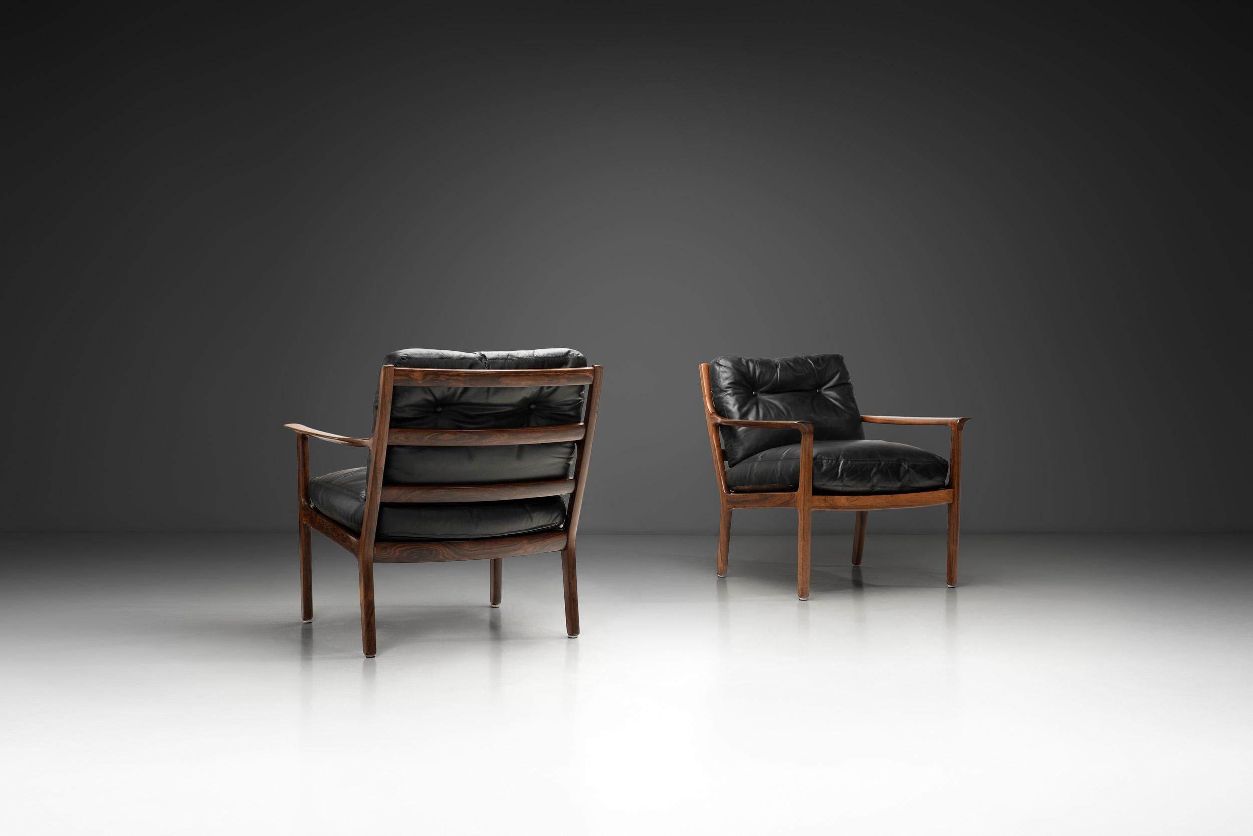 Paar Sessel aus Leder und Holz von Fredrik Kayser (Attr.), Norwegen ca. 1960er Jahre (Skandinavische Moderne) im Angebot