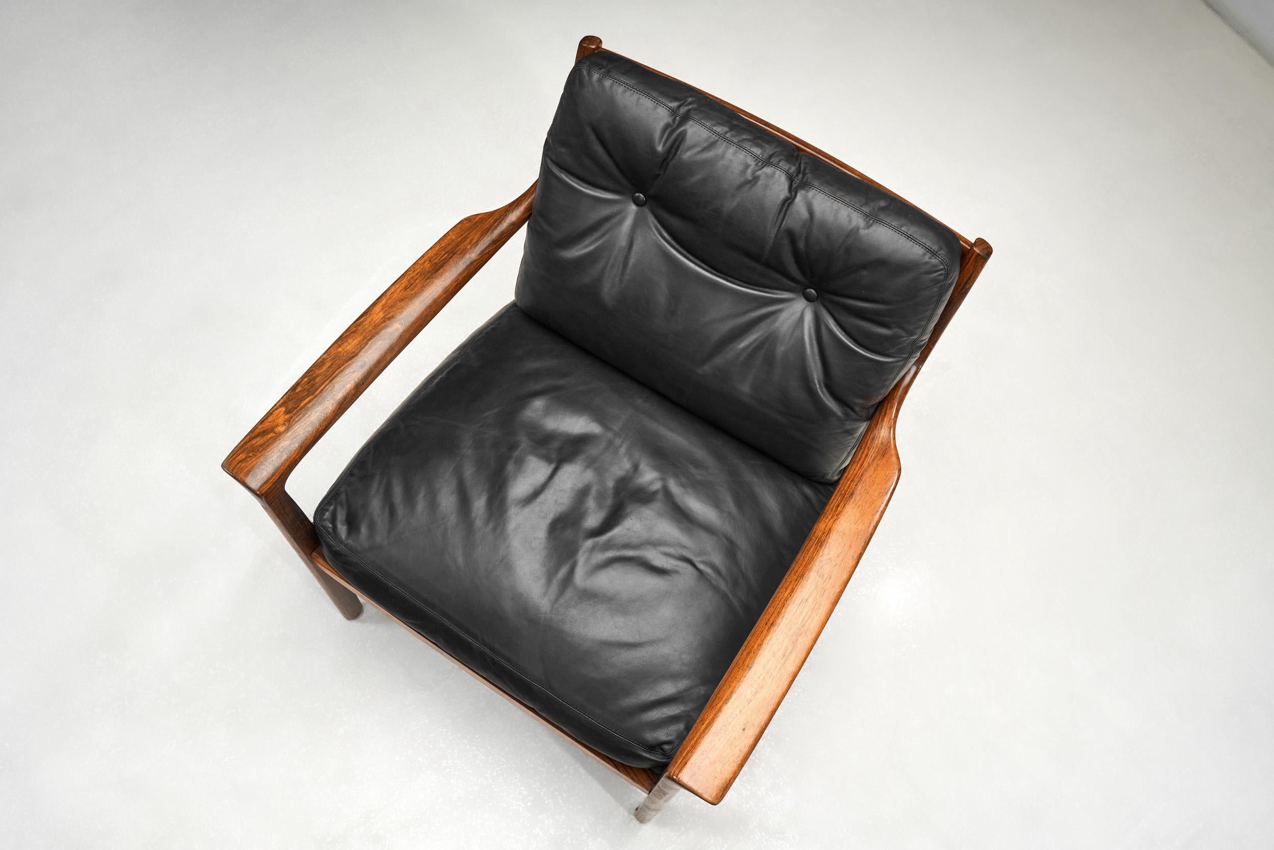 Paar Sessel aus Leder und Holz von Fredrik Kayser (Attr.), Norwegen ca. 1960er Jahre (Mitte des 20. Jahrhunderts) im Angebot