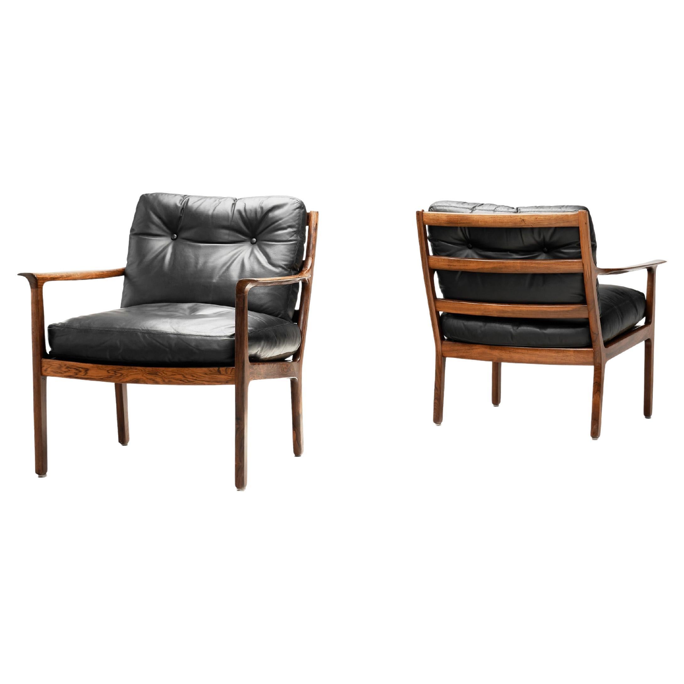 Paar Sessel aus Leder und Holz von Fredrik Kayser (Attr.), Norwegen ca. 1960er Jahre im Angebot