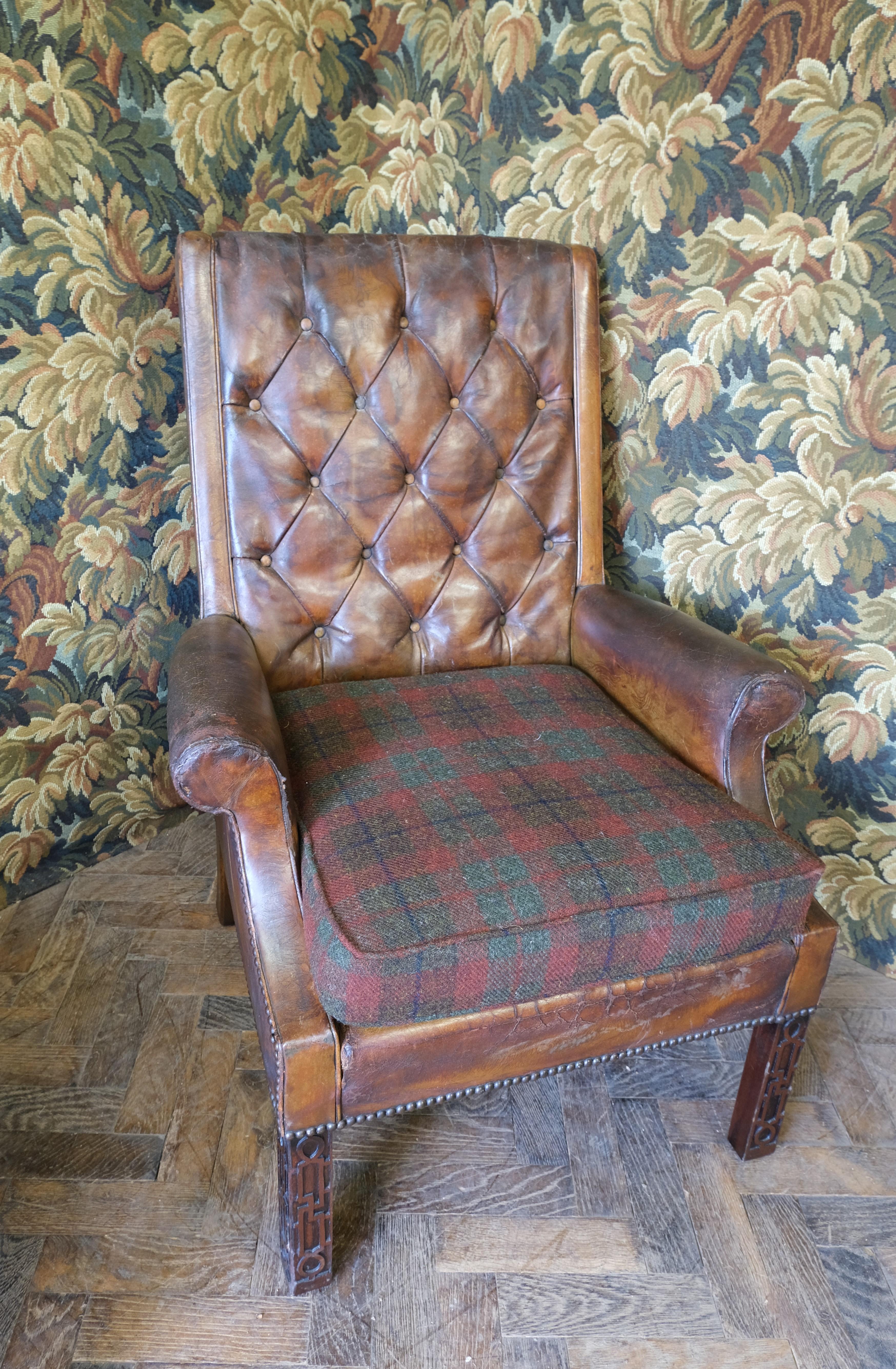 Pair of leather and wool upholstered armchairs In Distressed Condition For Sale In Cheltenham, GB