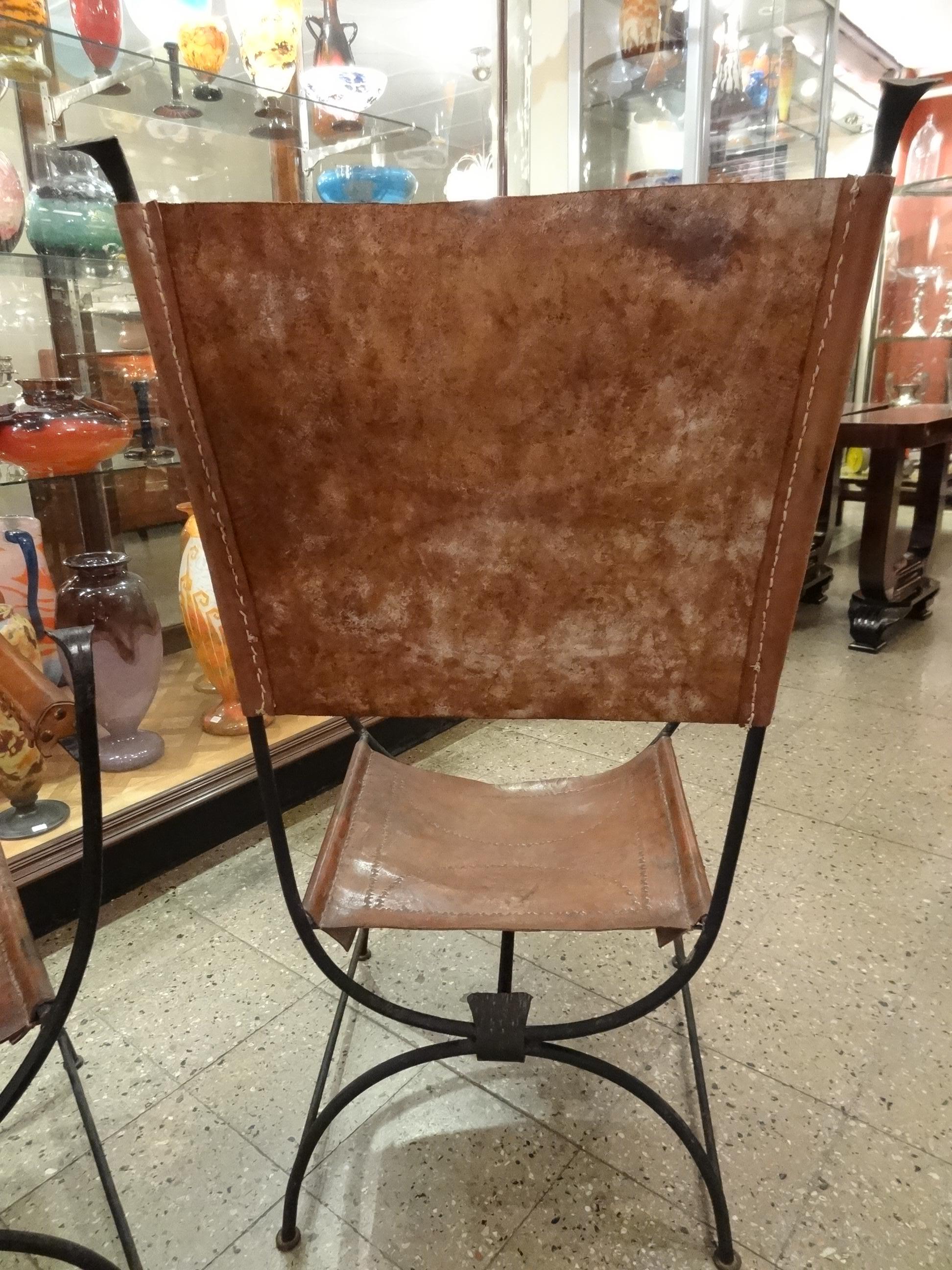Art déco Paire de fauteuils en cuir et en fer, 1935 en vente