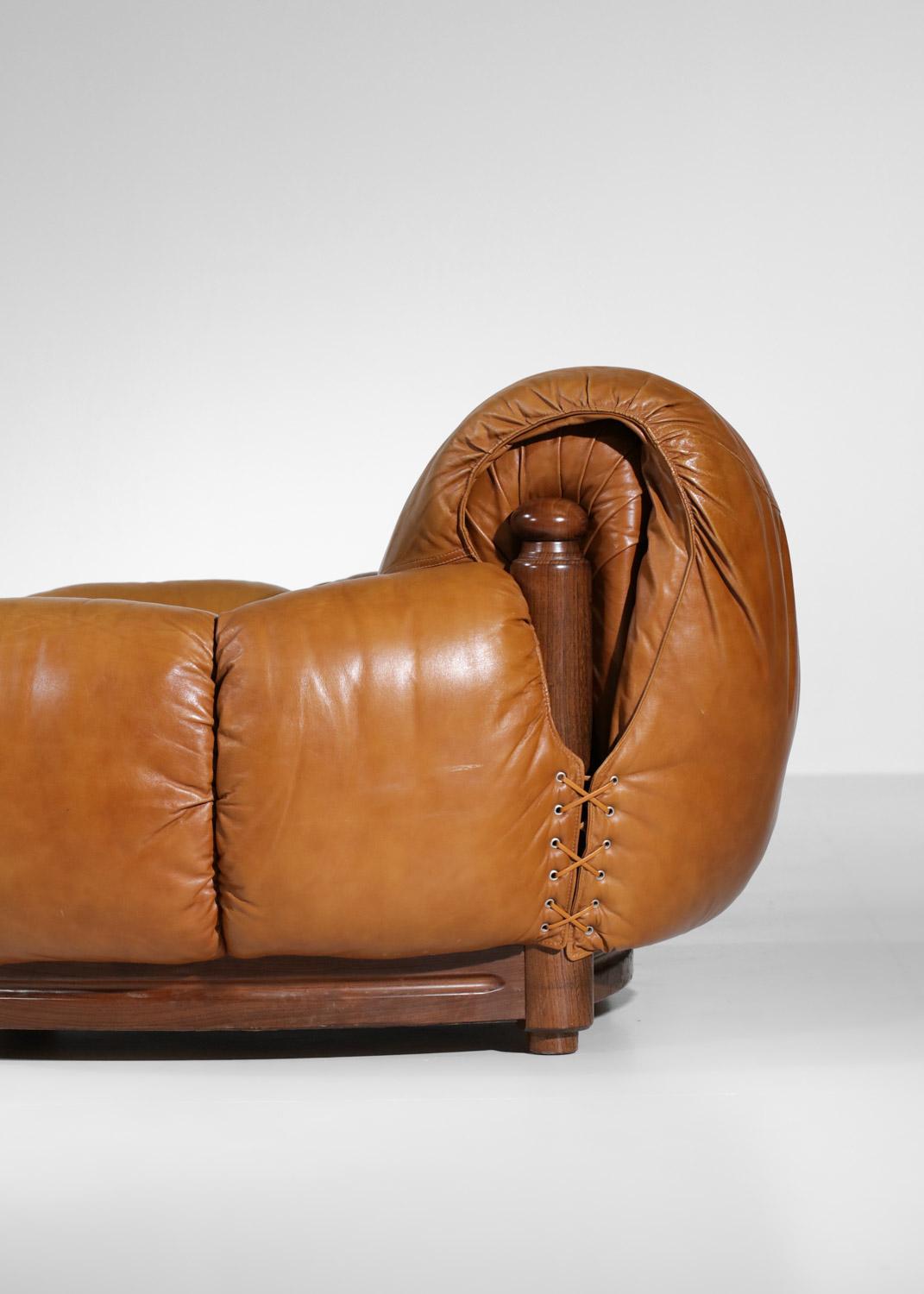 Paire de fauteuils en cuir à boules courbes cognac, années 70 en vente 2