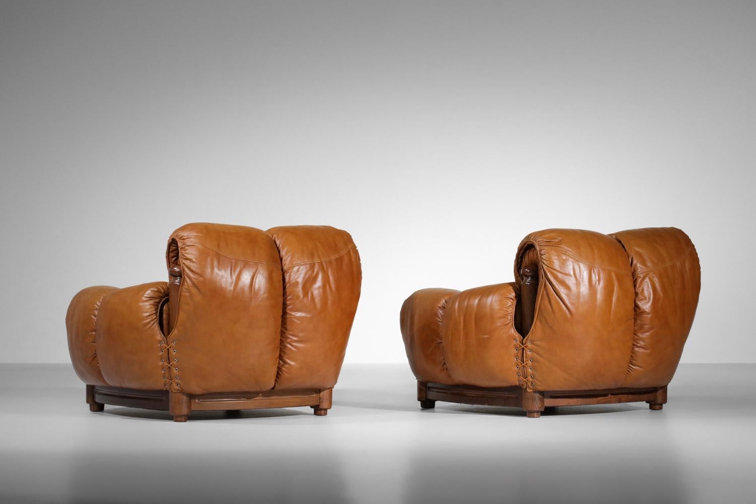 Pair of leather armchairs cognac curved ball years 70 For Sale 7