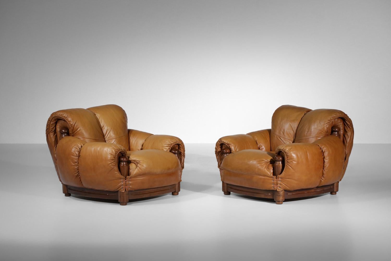 Fin du 20e siècle Paire de fauteuils en cuir à boules courbes cognac, années 70 en vente