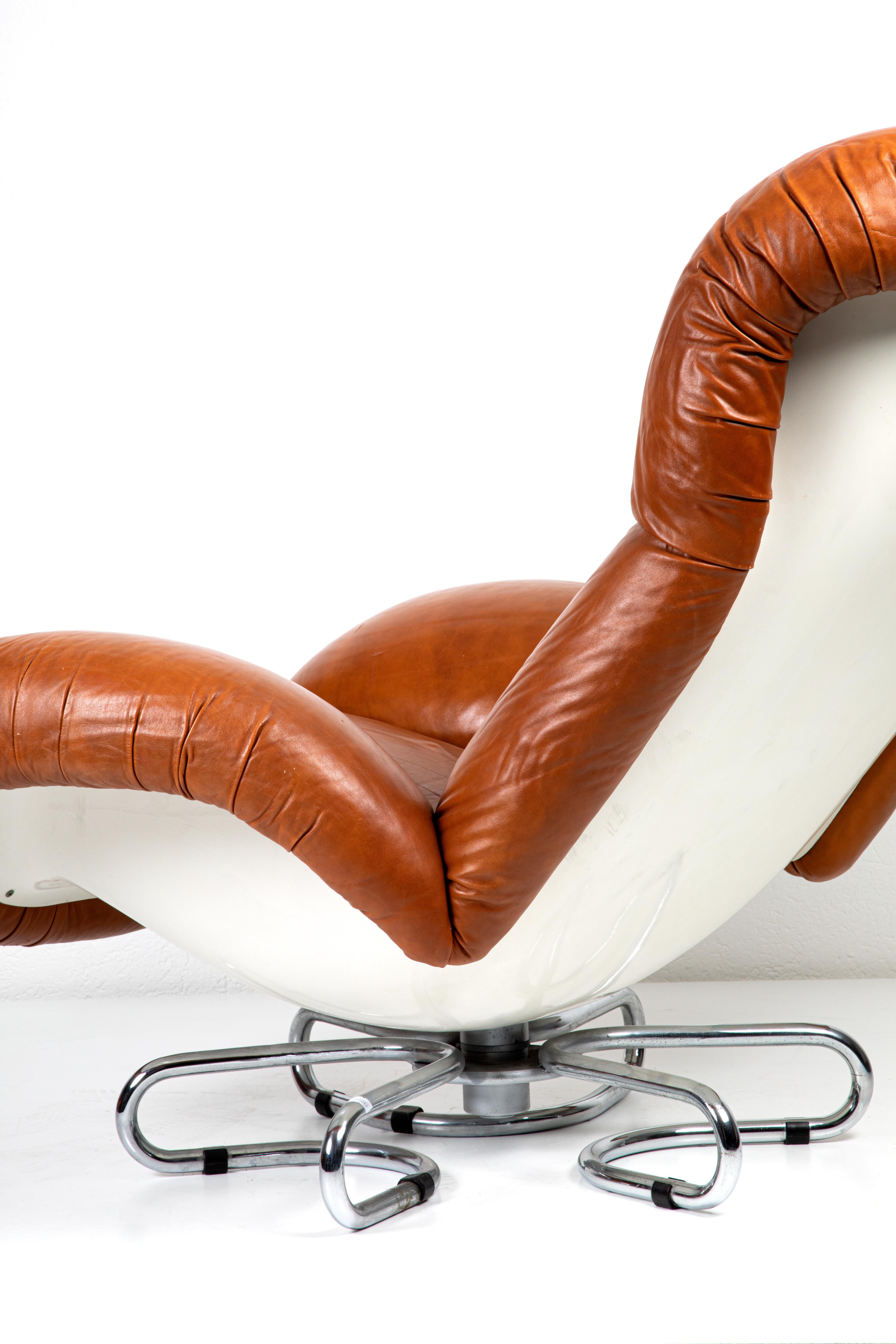 Mid-20th Century Pair of Leather Armchairs For Sale