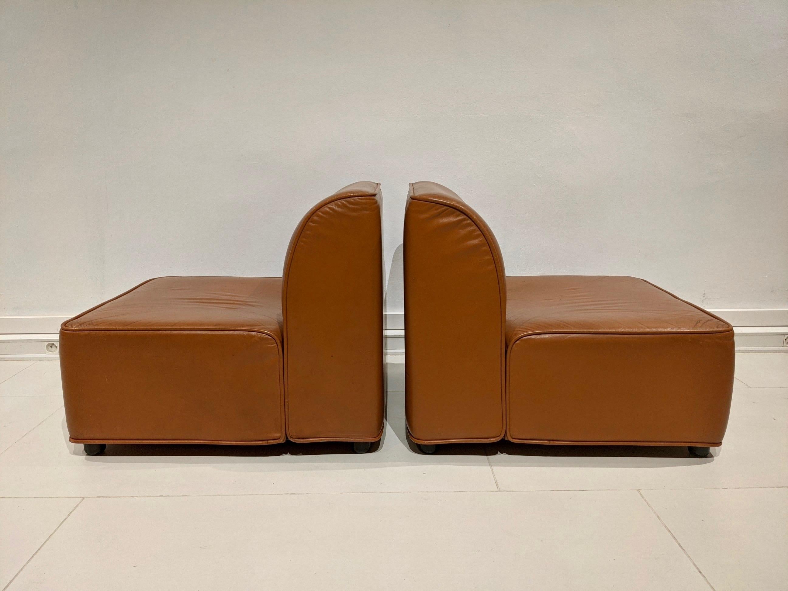 Mid-Century Modern Pair of Leather Armchairs in Camel Colour For Sale