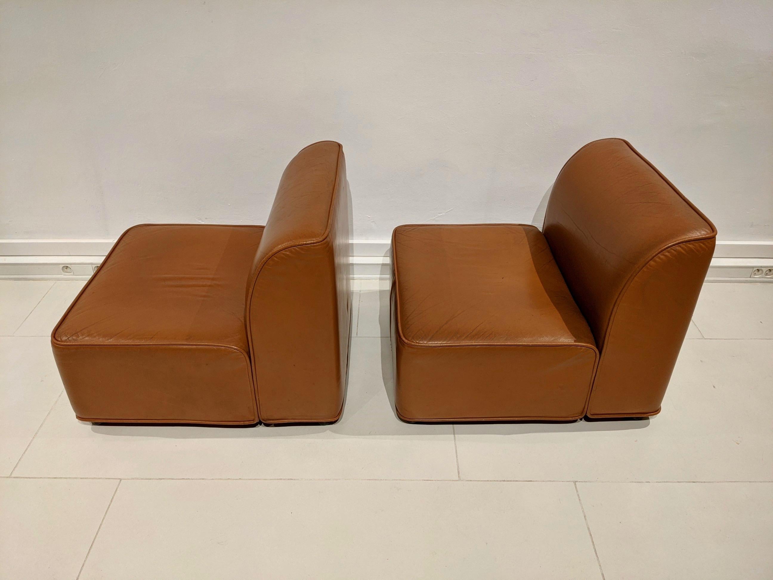 Pair of Leather Armchairs in Camel Colour In Good Condition For Sale In lyon, FR